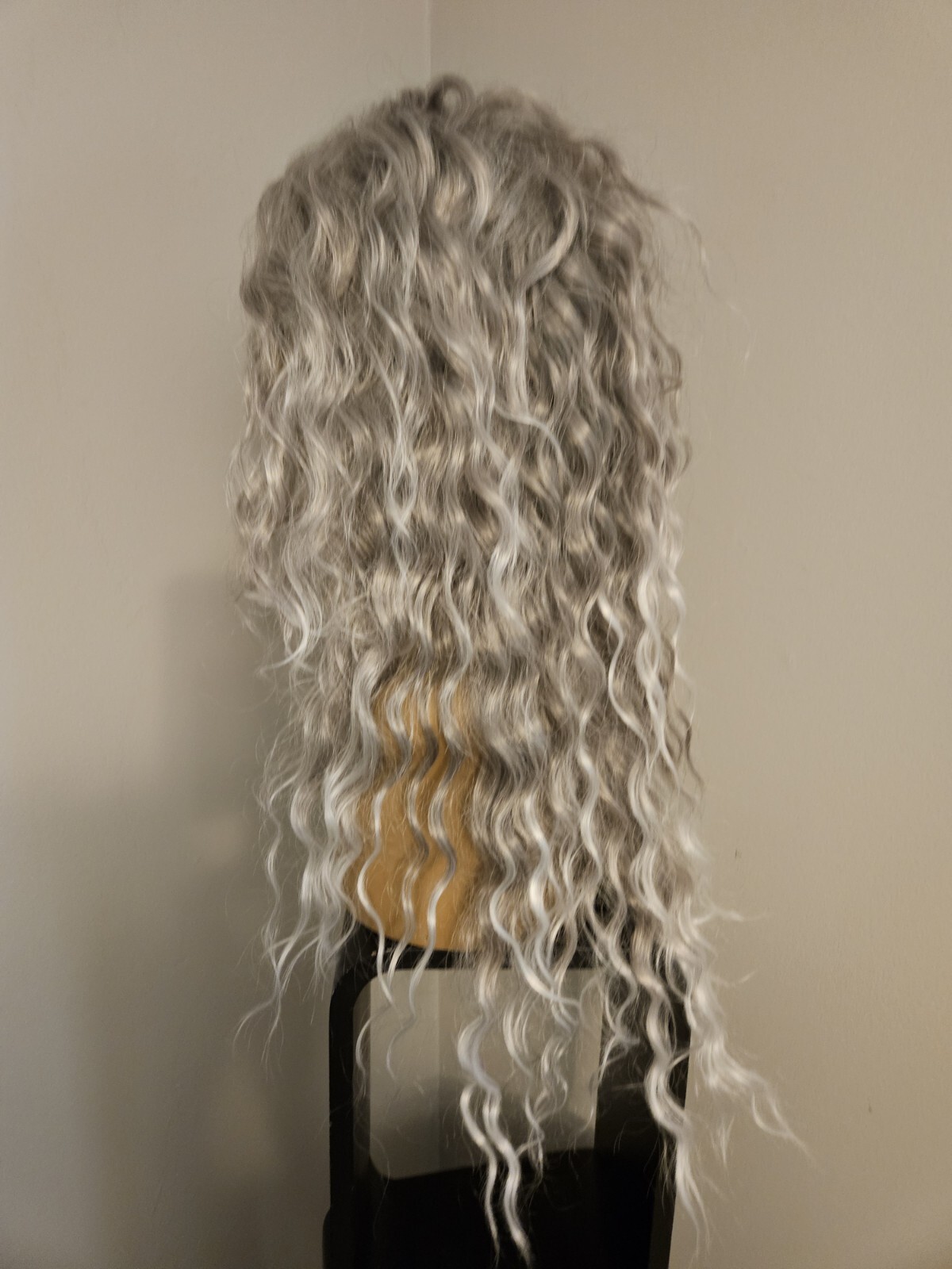 WOMEN’S OMBRE GRAY SILVER SUPER CURLY VOLUMINOUS LONG HAIR WIG