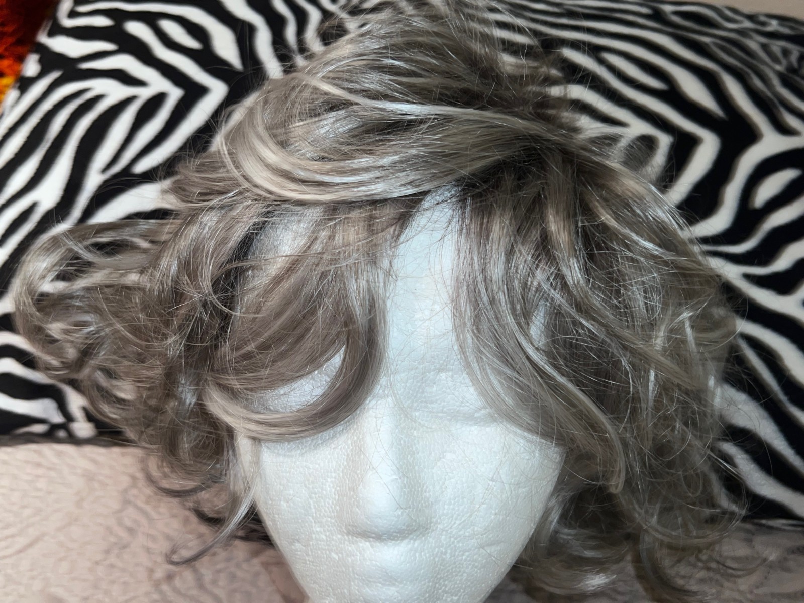 STYLE by Jaclyn Smith Malibu Waves Wig A5015 Large Gorgeous, Mint Condition!