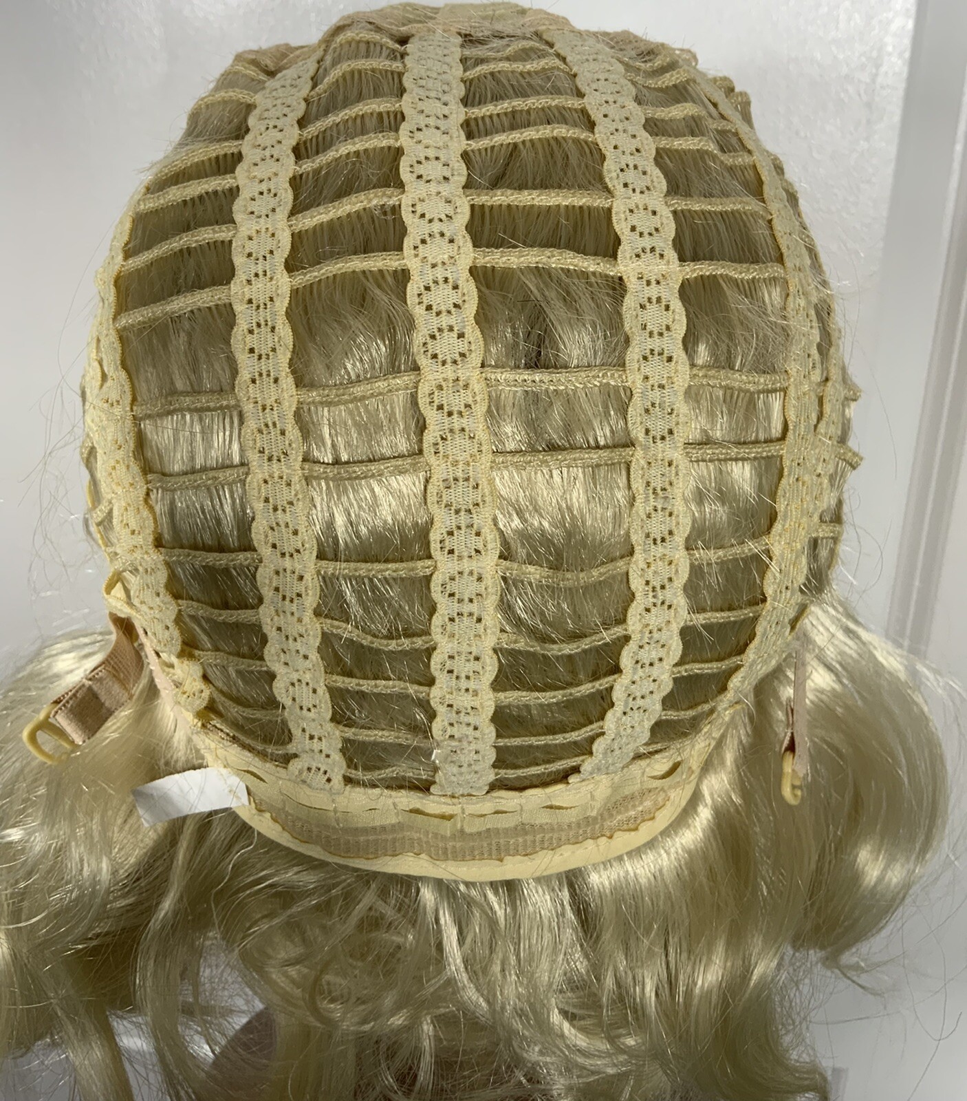 Synthetic Wig Light Blonde/Ash Gray Roots SZ Average Wavy Shoulder Length J-2