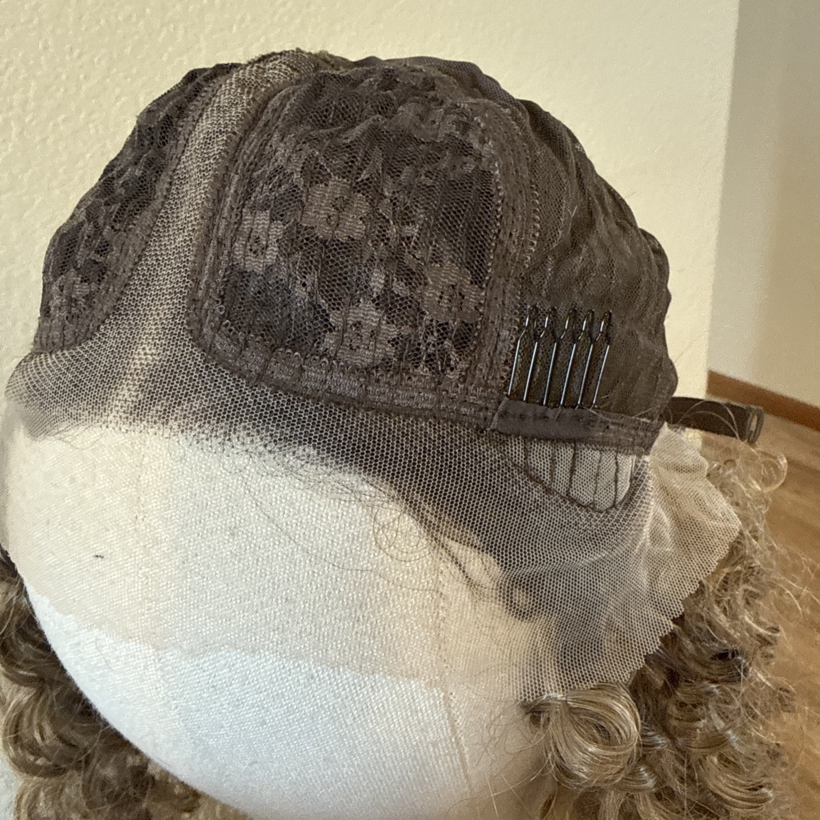 388 Curly Long Lace Cap Dark Blonde 24” Synthetic Big Hair. Very Nice 388