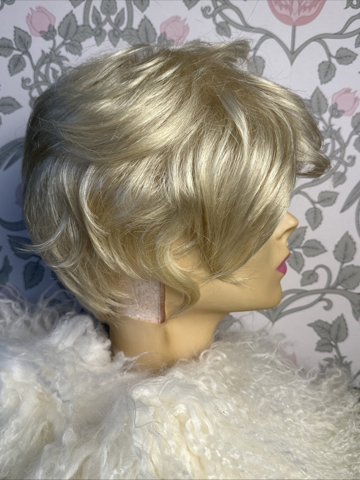 Vintage Aspen Wig Platinum Blonde Short Shag Hair Synthetic