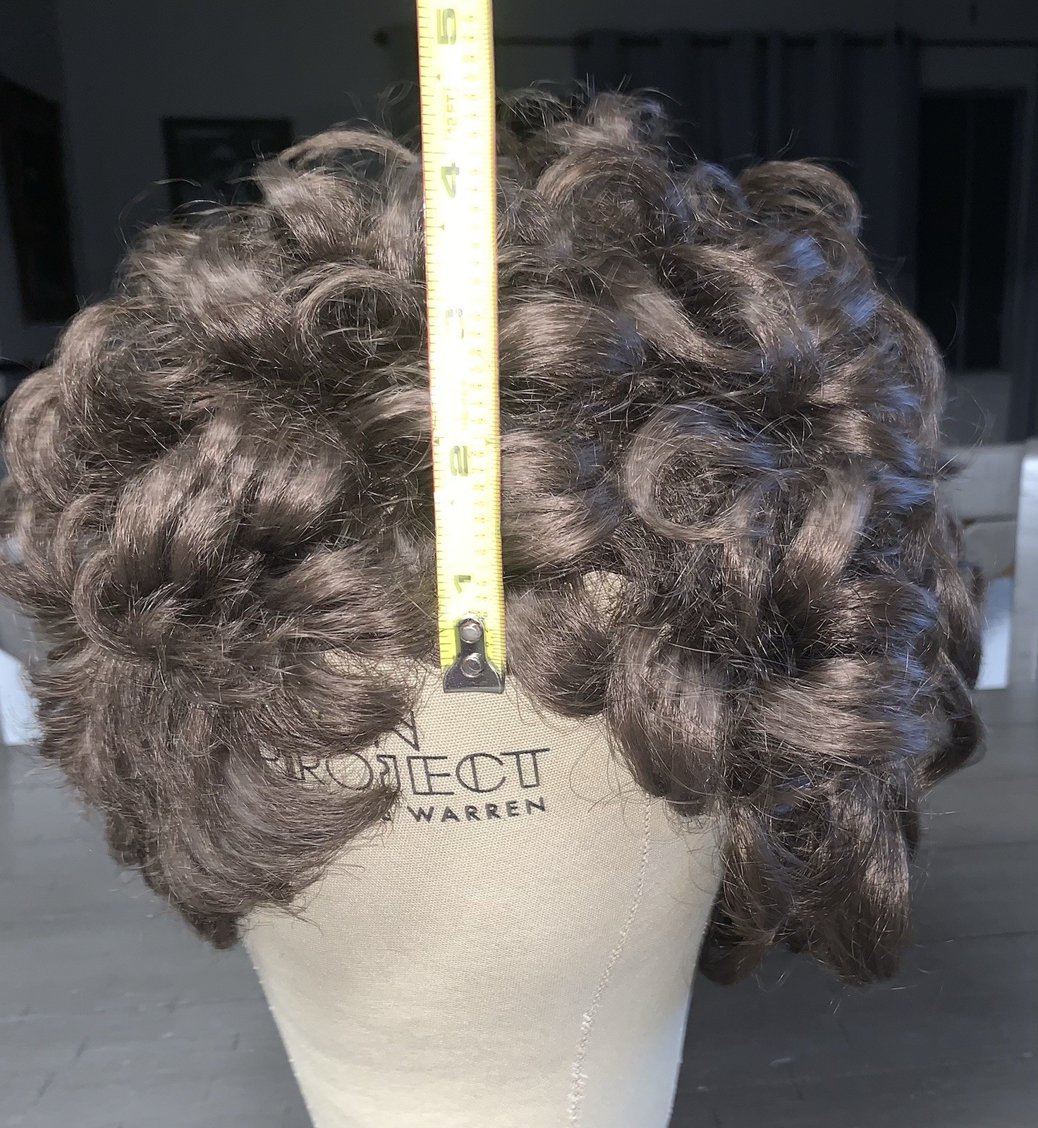 A8 VTG 70s SYNTHETIC WIG HAIR PIECE LIGHT BROWN SHORT LAYERED CURLY KOREA