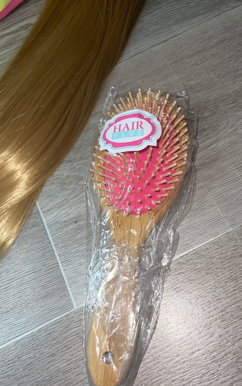 22” synthetic golden blonde hair with wash and accessories new