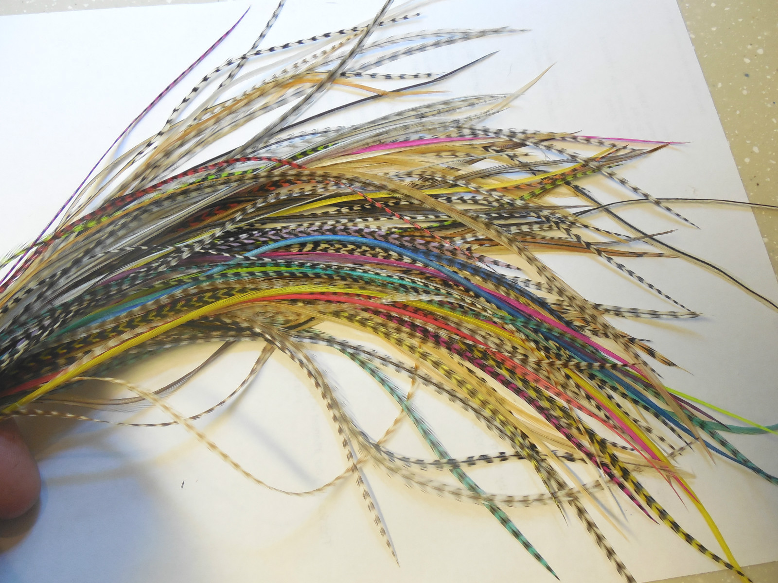 100 7-11″ LONG MIX WHITING GRIZZLY ROOSTER SADDLE FEATHER HAIR EXTENSIONS