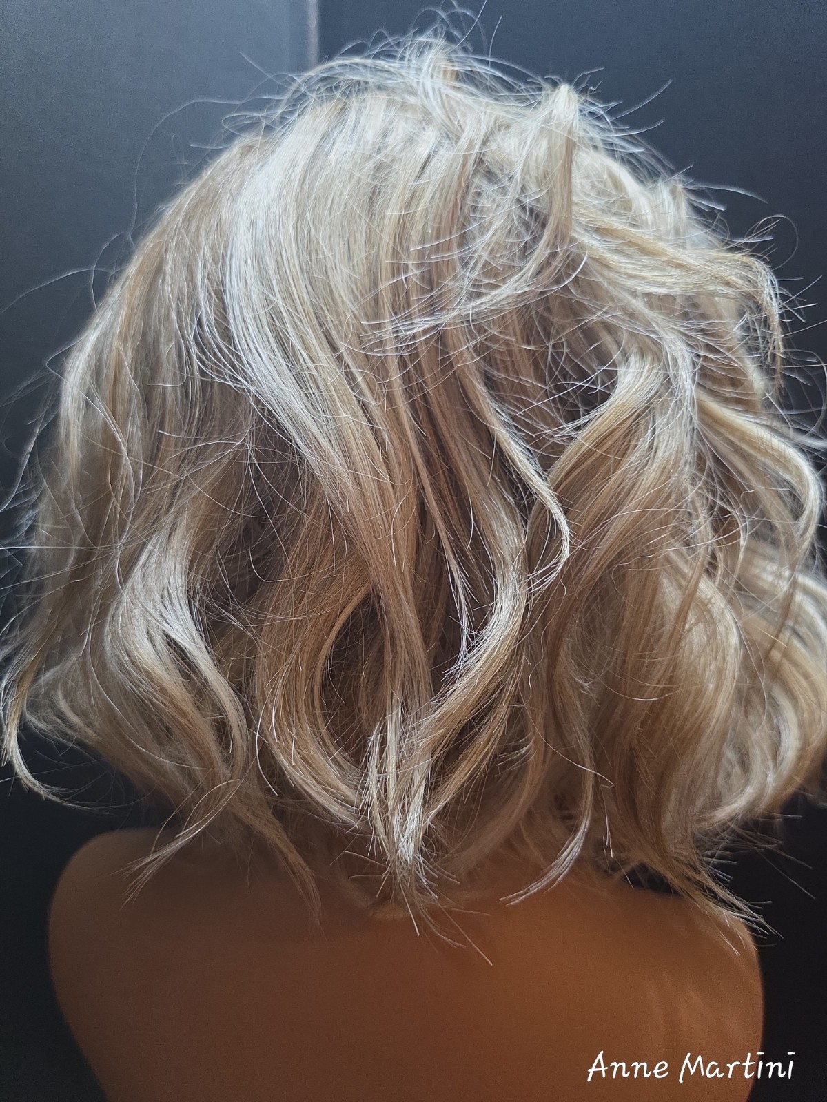 Women’s Lace Front Synthetic Wavy Bob Wig Layered Free-Part Blond