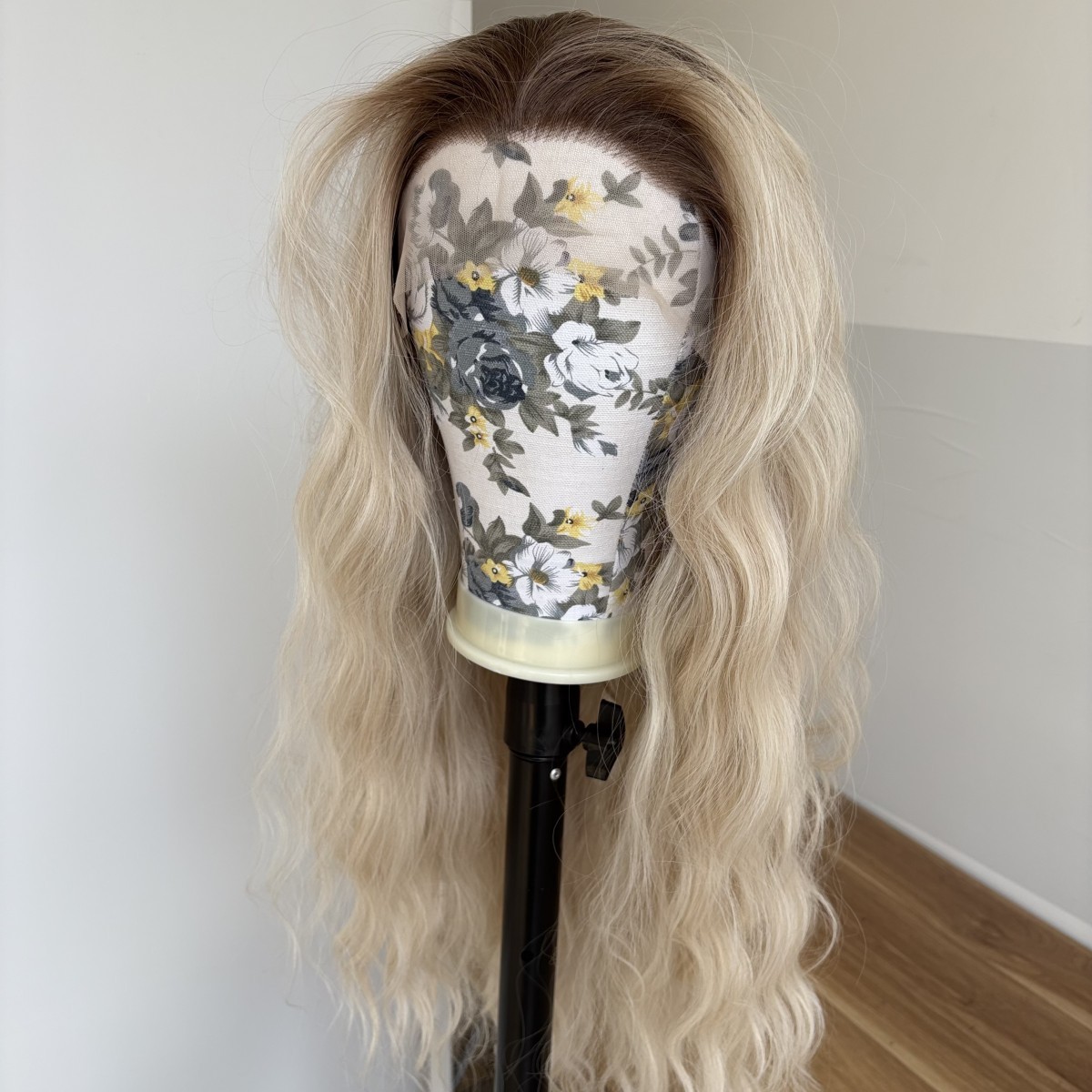 Synthetic Hair Heat Resistant Natural Highlight Blonde Long Wavy Lace Front Wig
