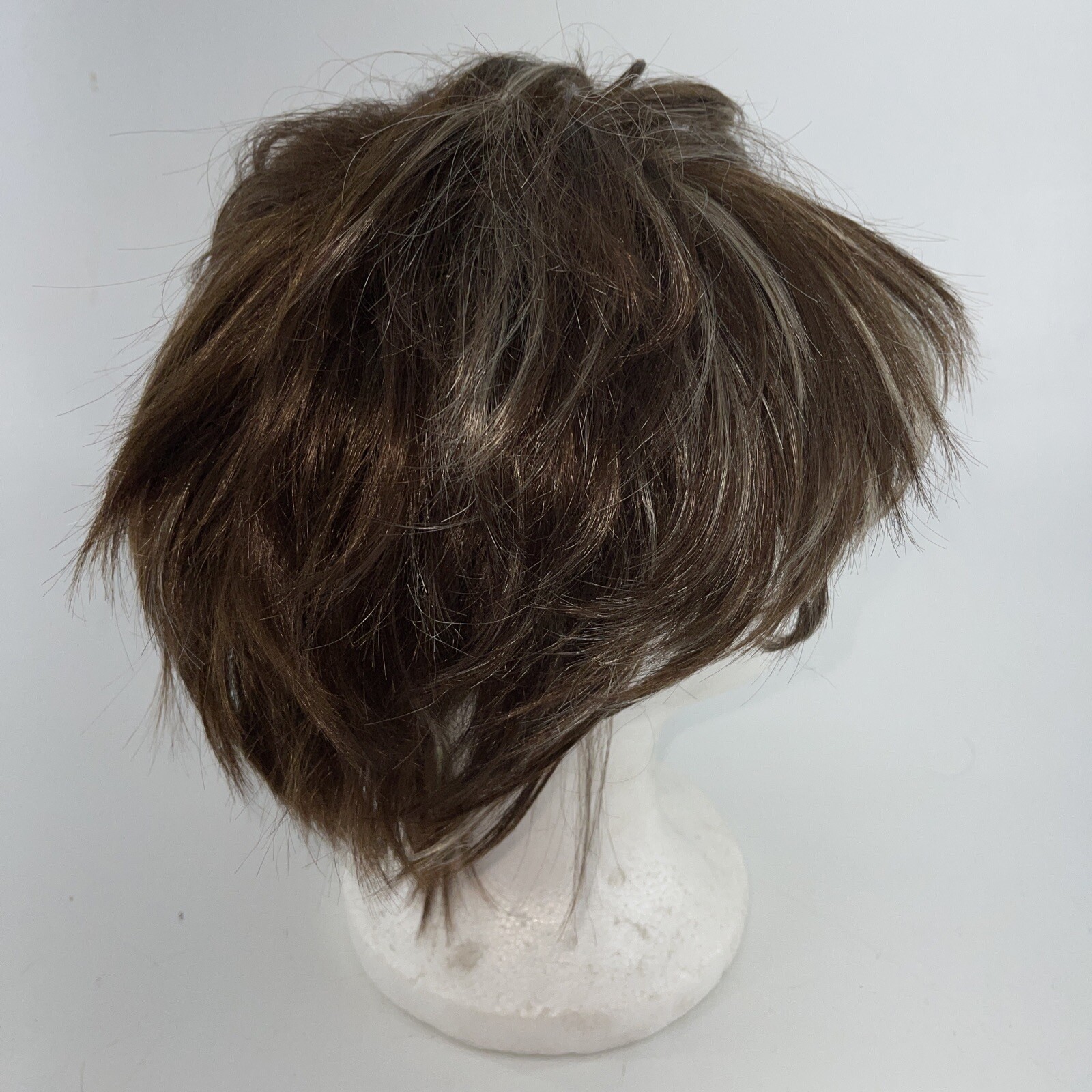 Wiginway Lady Woman Brown #10/11 Wig Short Layered Straight