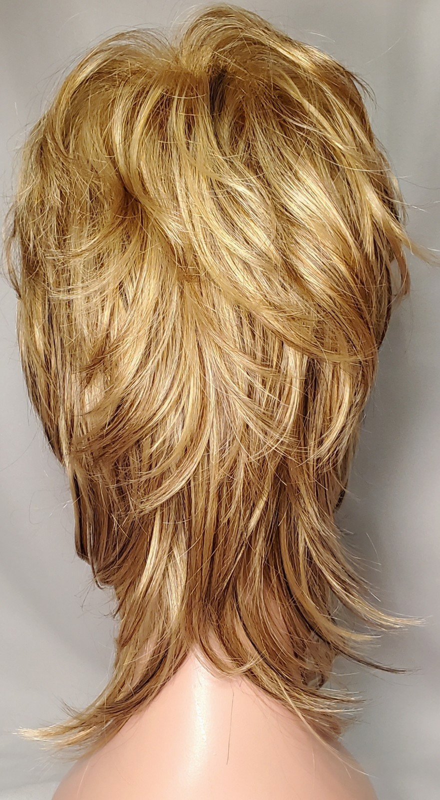 Shag – Alex 2358 Rene of Paris synthetic wig Color Butter Pecan NWT display