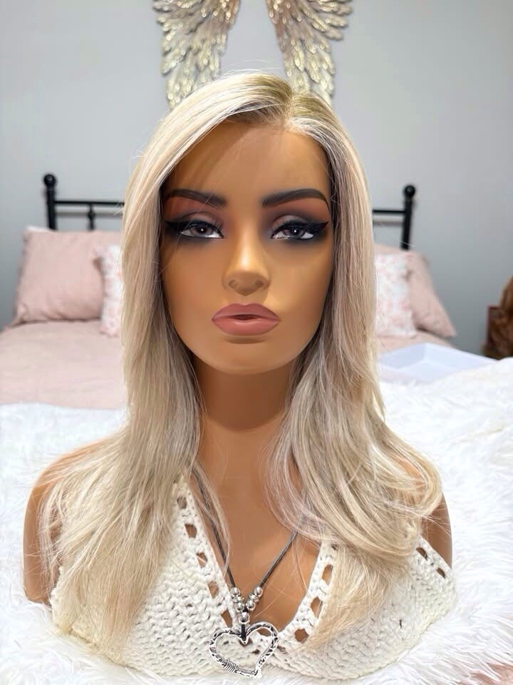 NEW IN BOX BELLE TRESS WIG BEVERLY HILLS CT-1001 LACE TOP MILKSHAKE BLONDE R B3