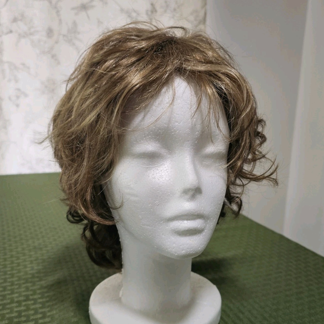 Paula Young Wig Blonde Layers No Part Honey A2719 ALEX Color 12/28 Size Avg