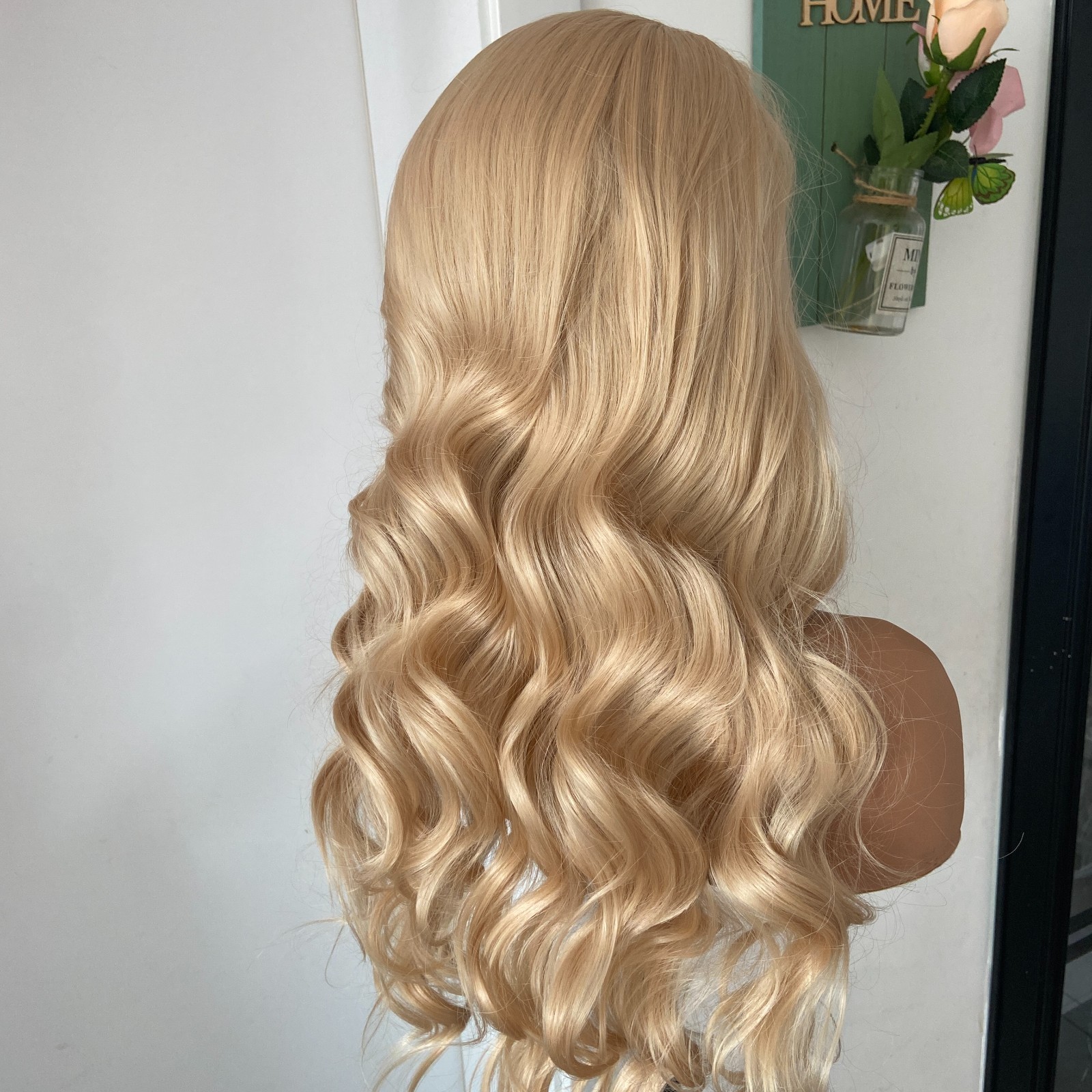 Short Layered Honey Blonde Mix Synthetic Hair Wigs Women Soft Natural Daily