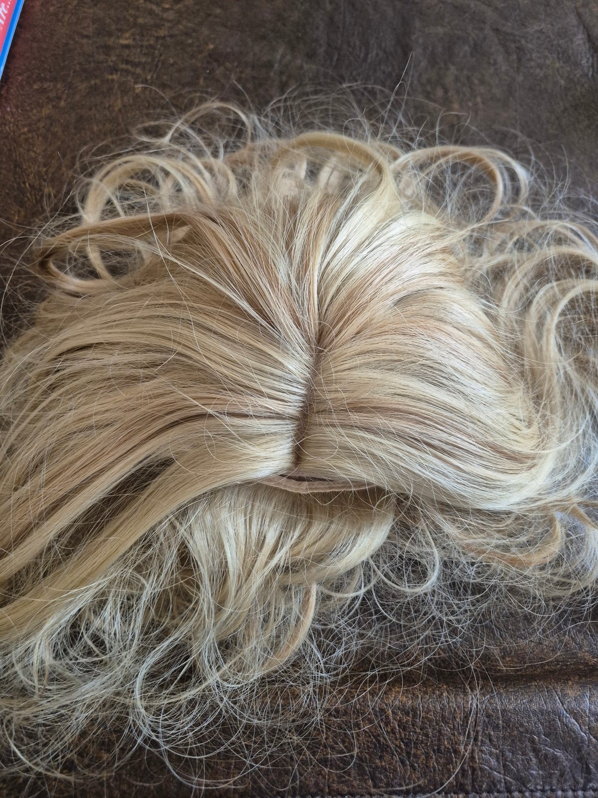 Blonde wig, parts at crown, 24″ long, wavy, no bangs