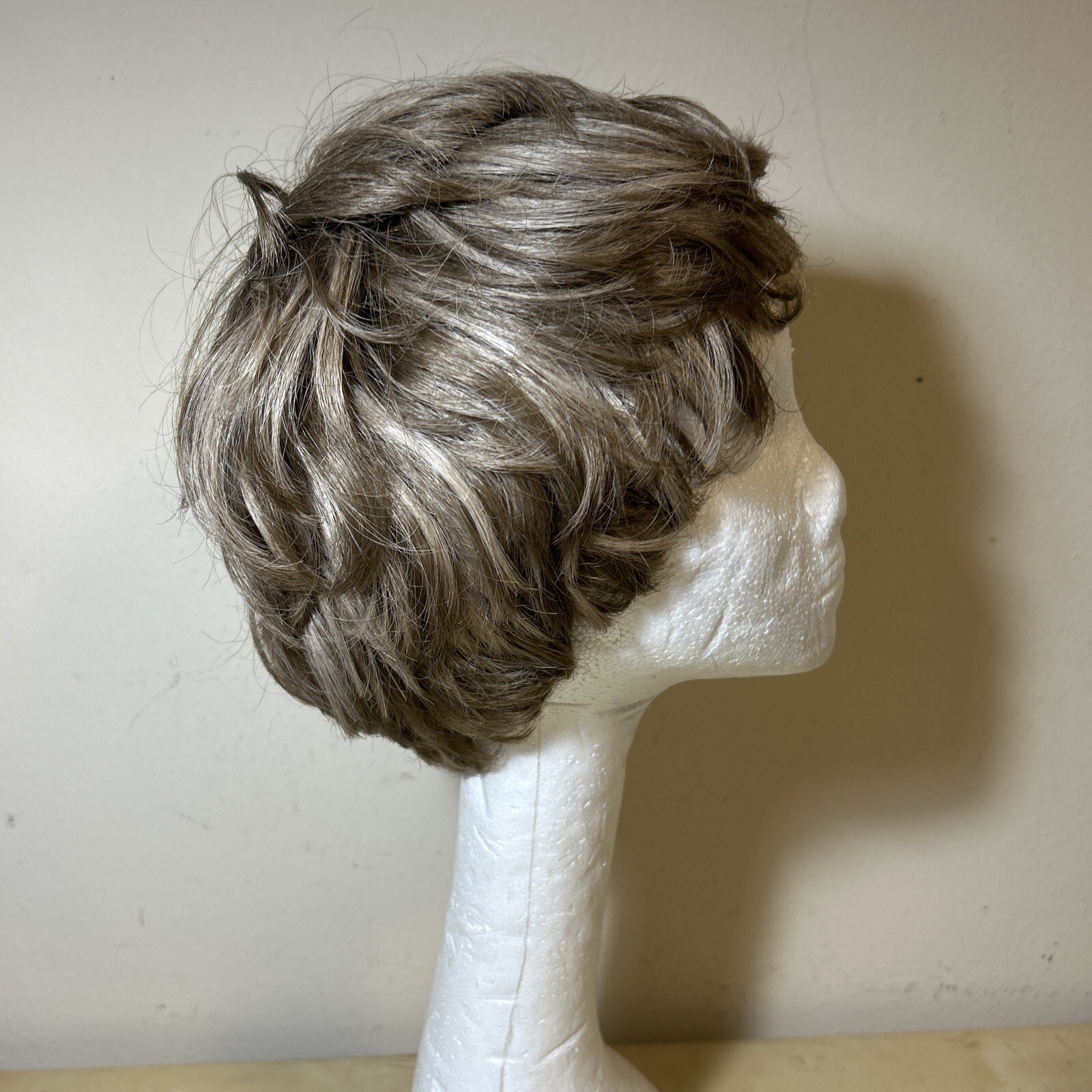 Honey short Light Brown 100% Kanekalon hair wig Rare Cap Hong Kong