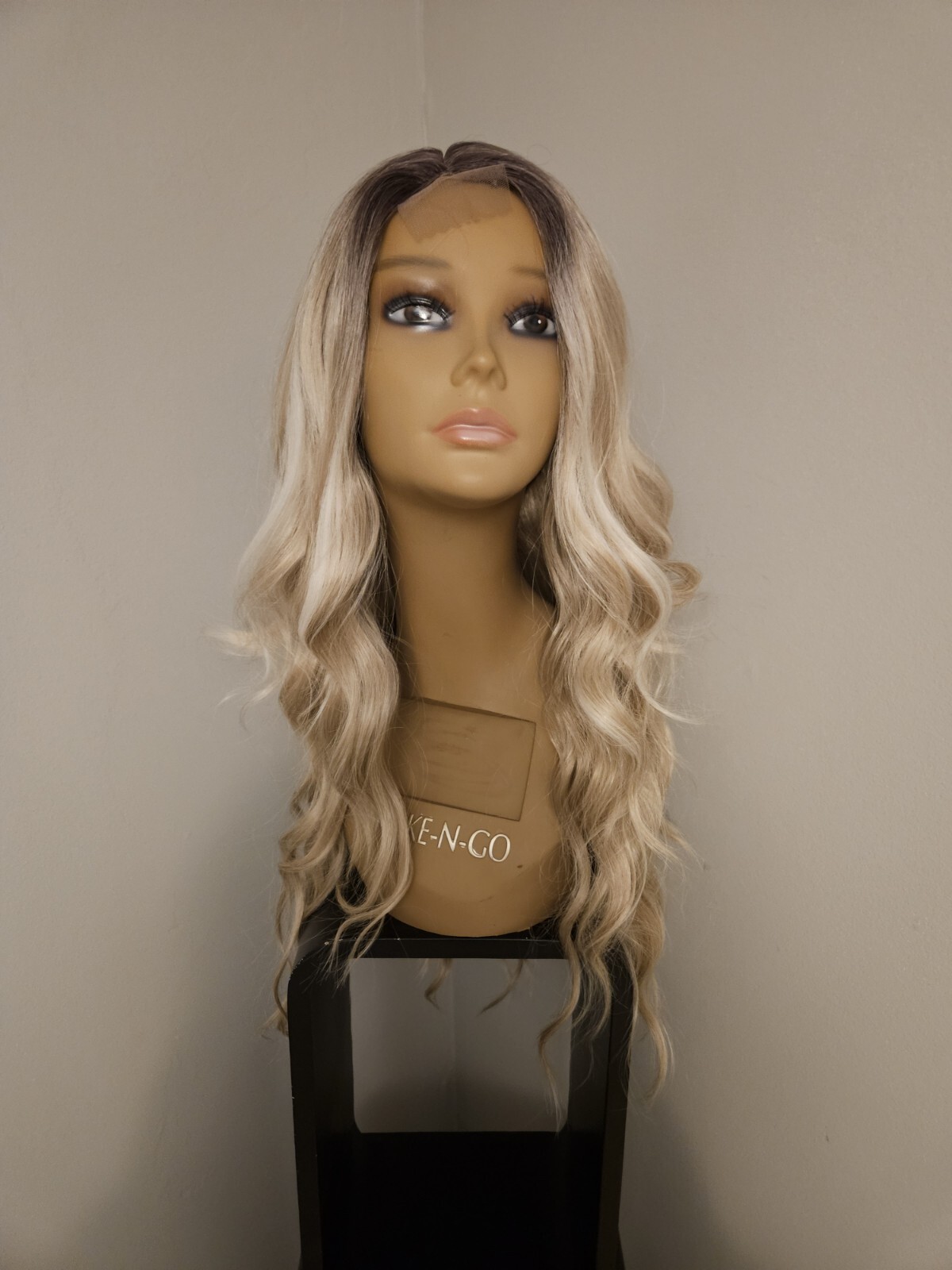 BEAUTIFUL LACE FRONT OMBRE CREAMY BLONDE LONG WAVY HAIR WIG