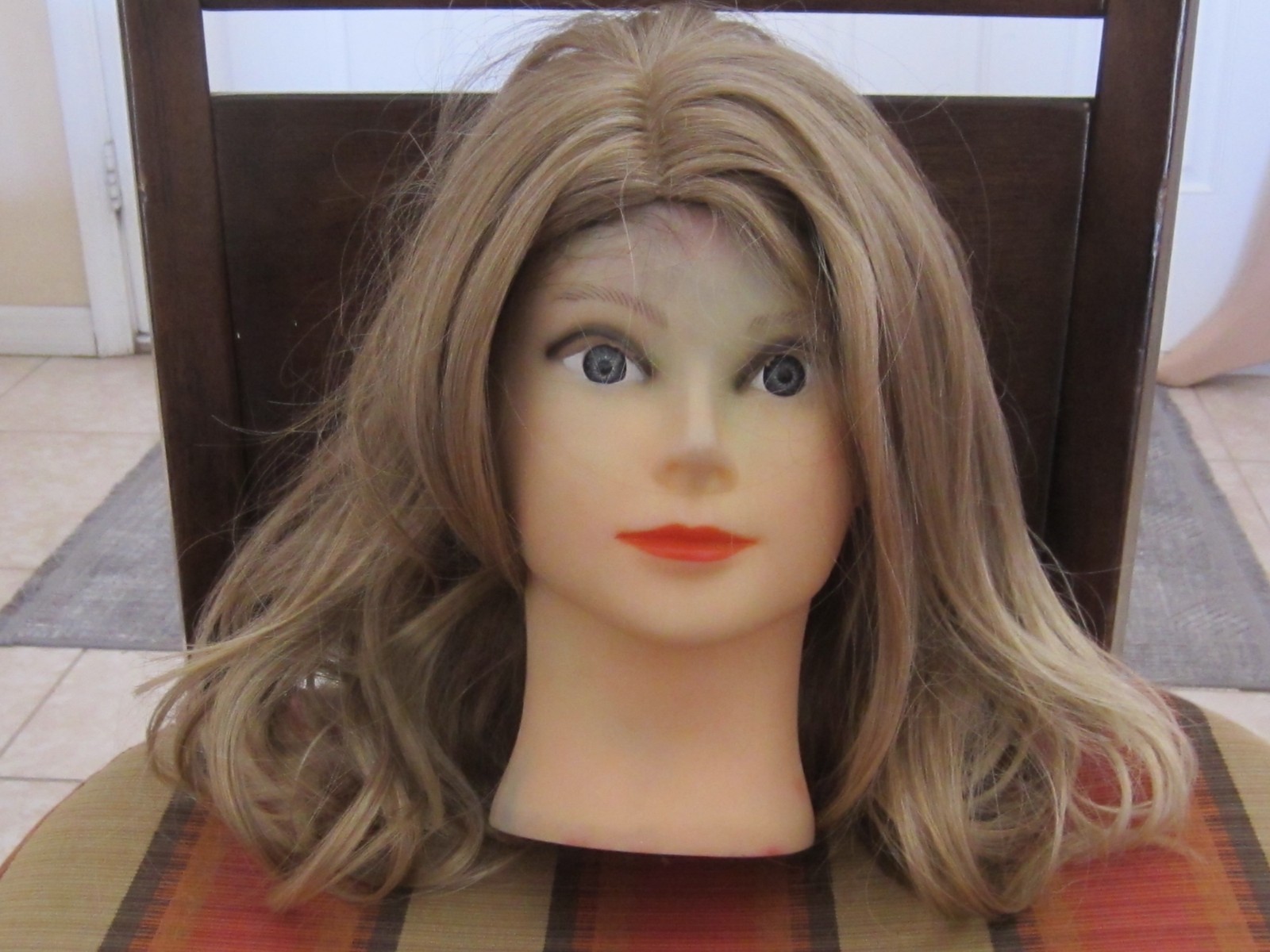New with tags Flaunt Troika 21″ Woman’s Wig