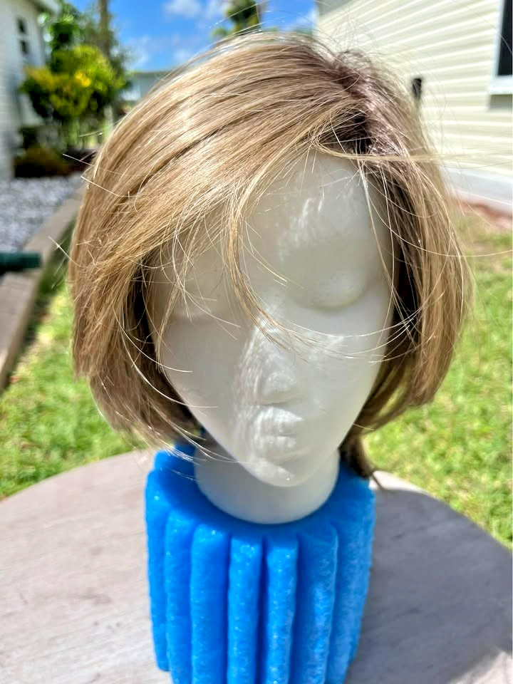 Raquel Welch TRu2Life Synthetic Wig. RL10/22SS Color: Iced Cappuccino. 10″.