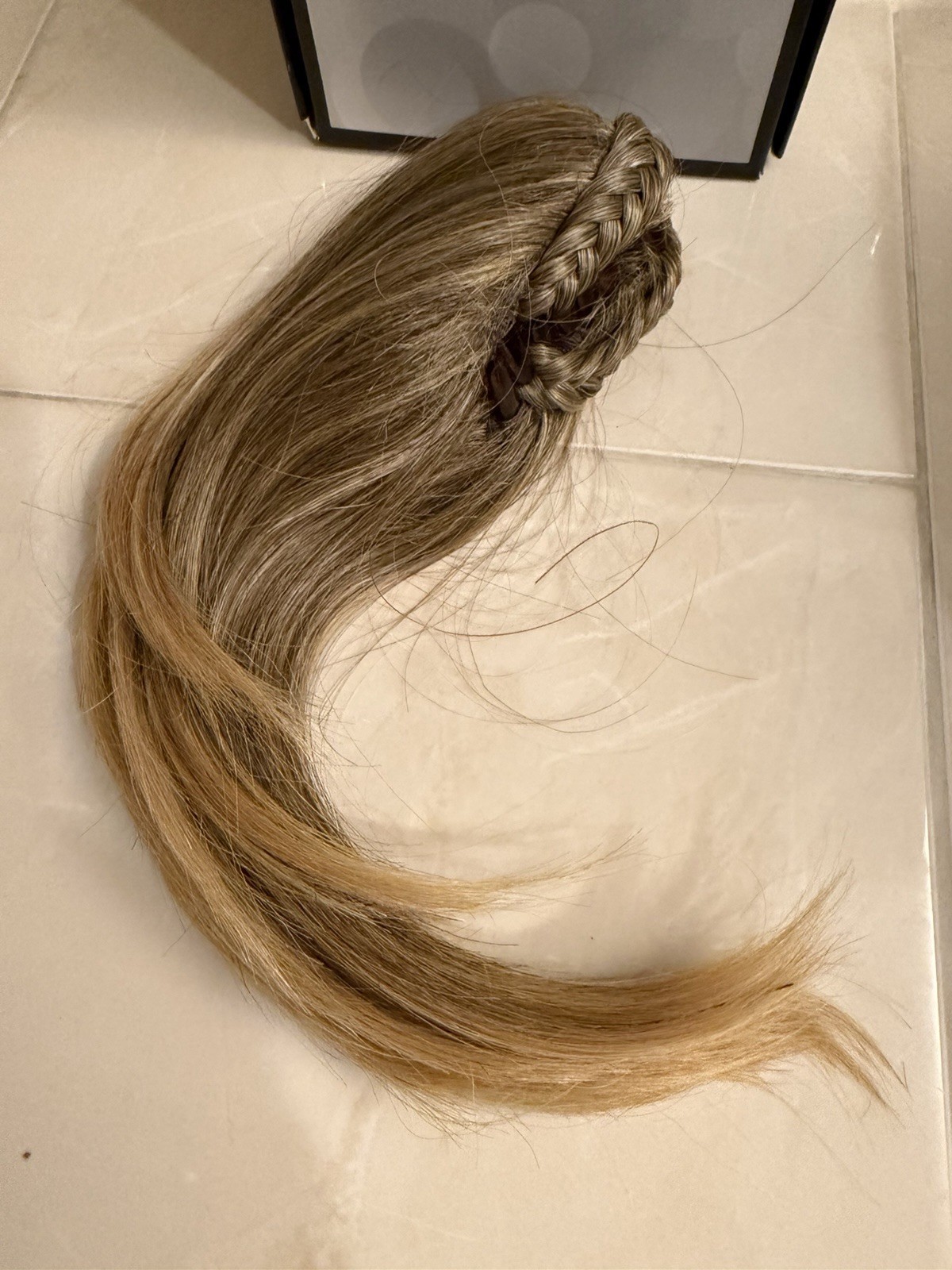 Hairdo Modern Chignon Claw Clip Bun – R25 Ginger Blonde/Medium Gold Blend