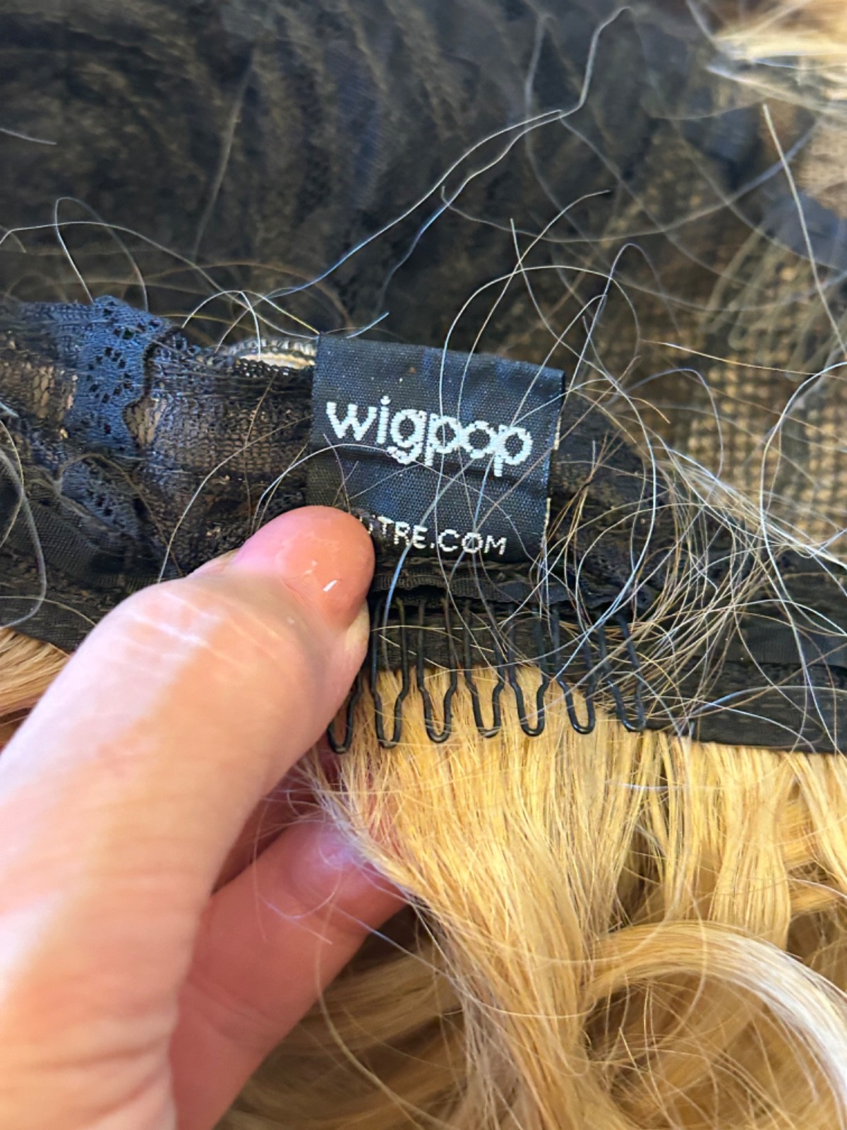 Agatha Wig By Outre Wigpop 12″ DR4 Summer Blonde Pre-owned