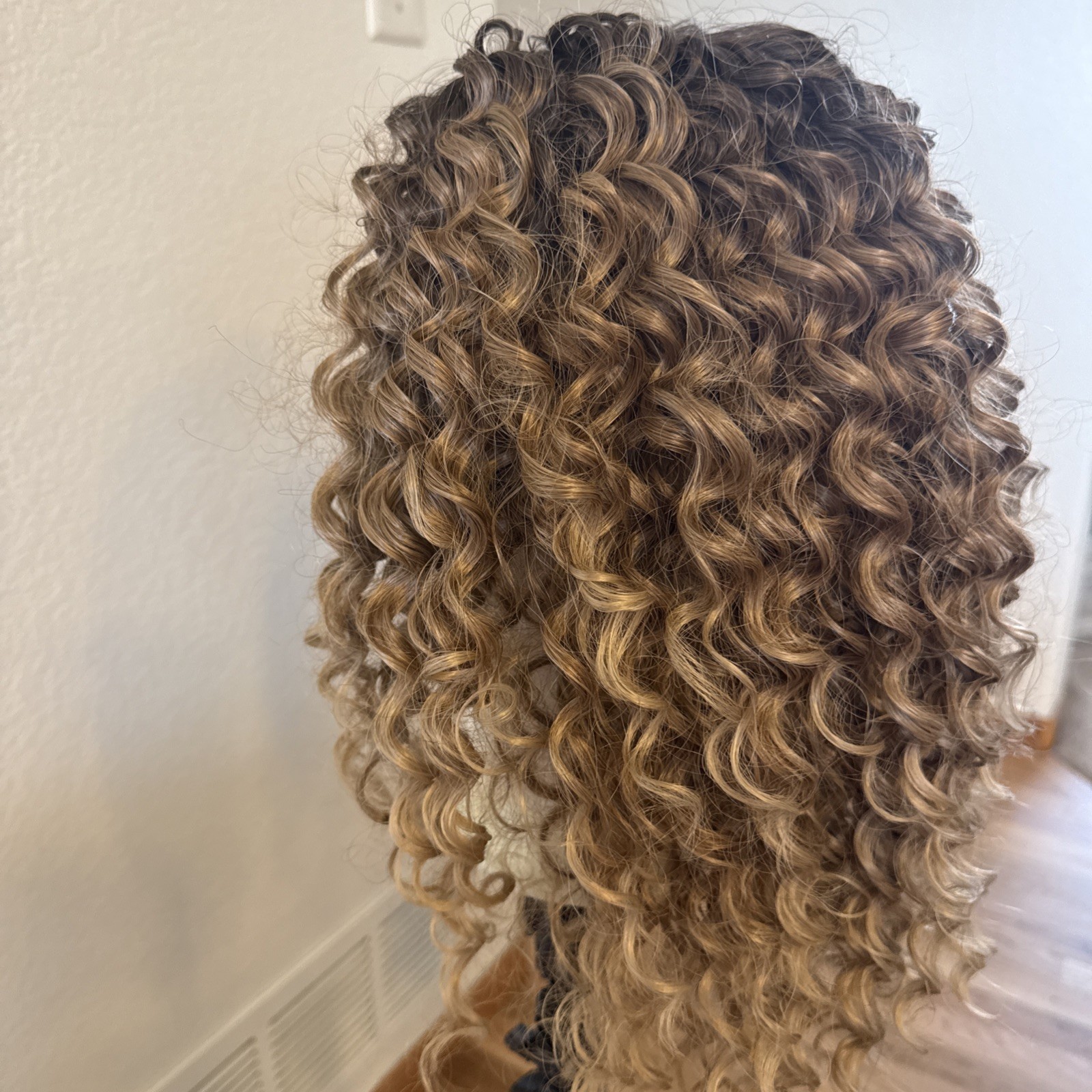 388 Curly Long Lace Cap Dark Blonde 24” Synthetic Big Hair. Very Nice 388