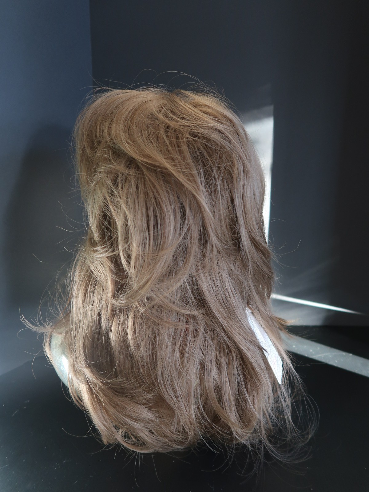 WIGSBUY Light Brown SYNTHETIC WIG LAYERED WITH BANGS CAPLESS COOL MESH CAP