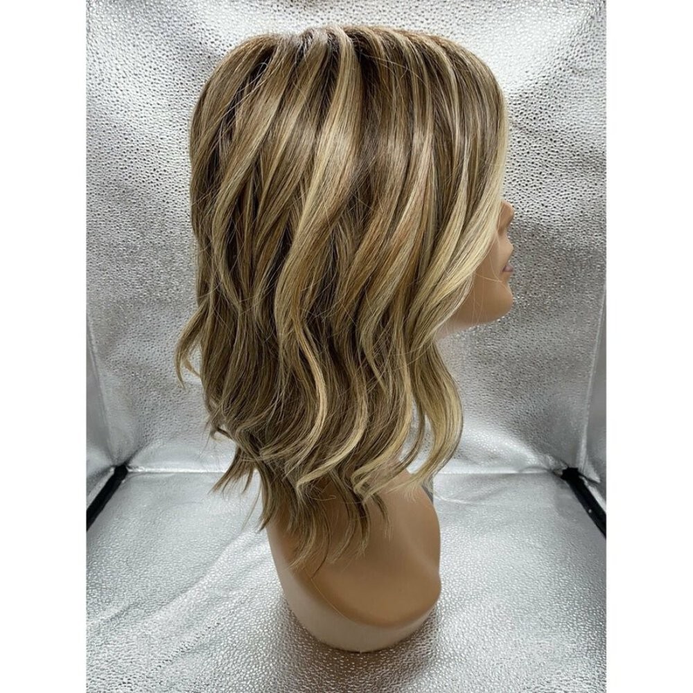 SIMMER Elite – Wig By Raquel Welch