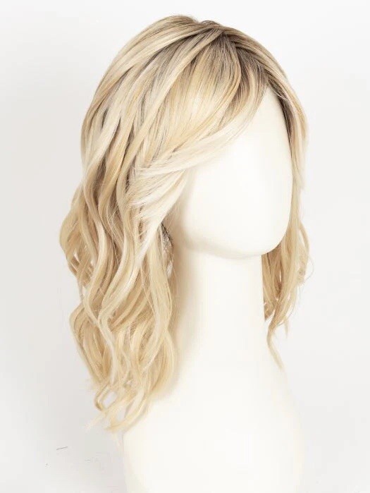 New in Box TressAllure BEACH WAVE MAGIC WIG BLONDE AMBER RADIANCE 24/102/R12 FUN