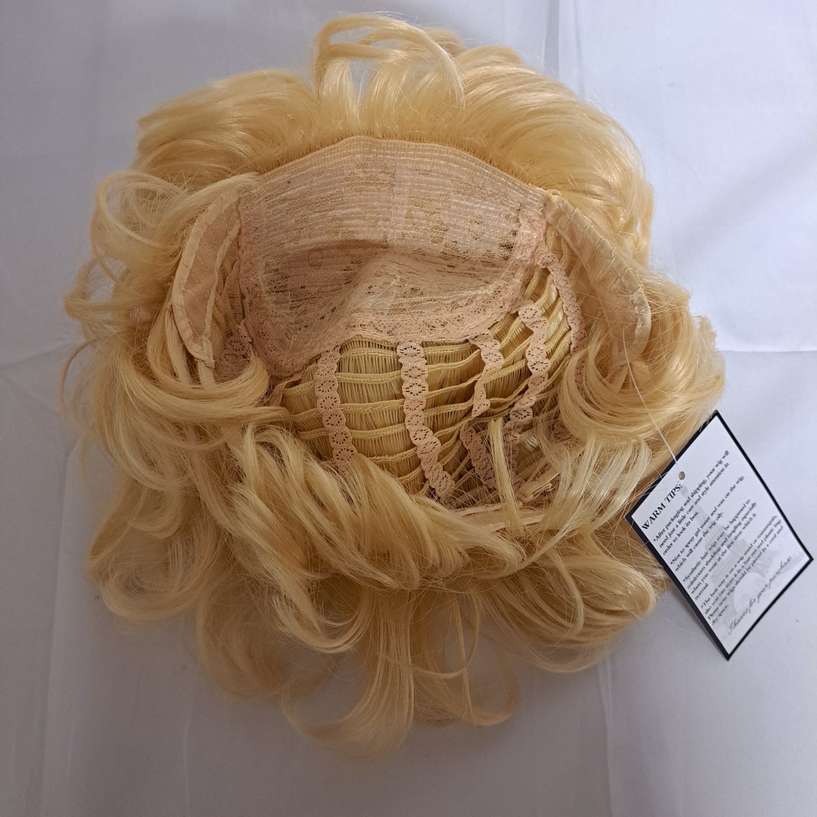 Blonde Wig Short Wavy Tossled Synthentic w/ cap Beweig Strawberry NWT