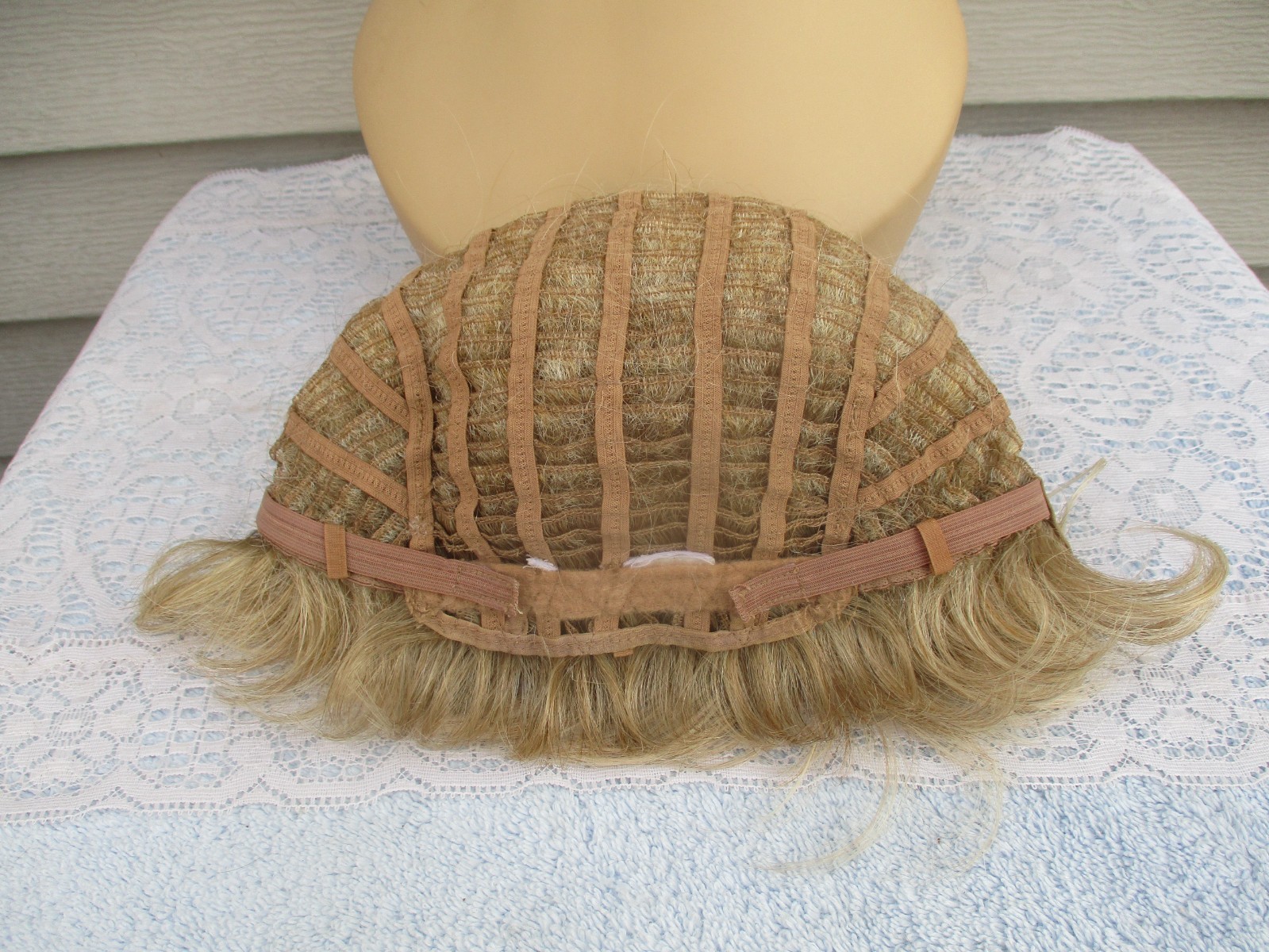 Layered MYSTERY WIG Color BLONDE w HIGHLIGHTS Short Style