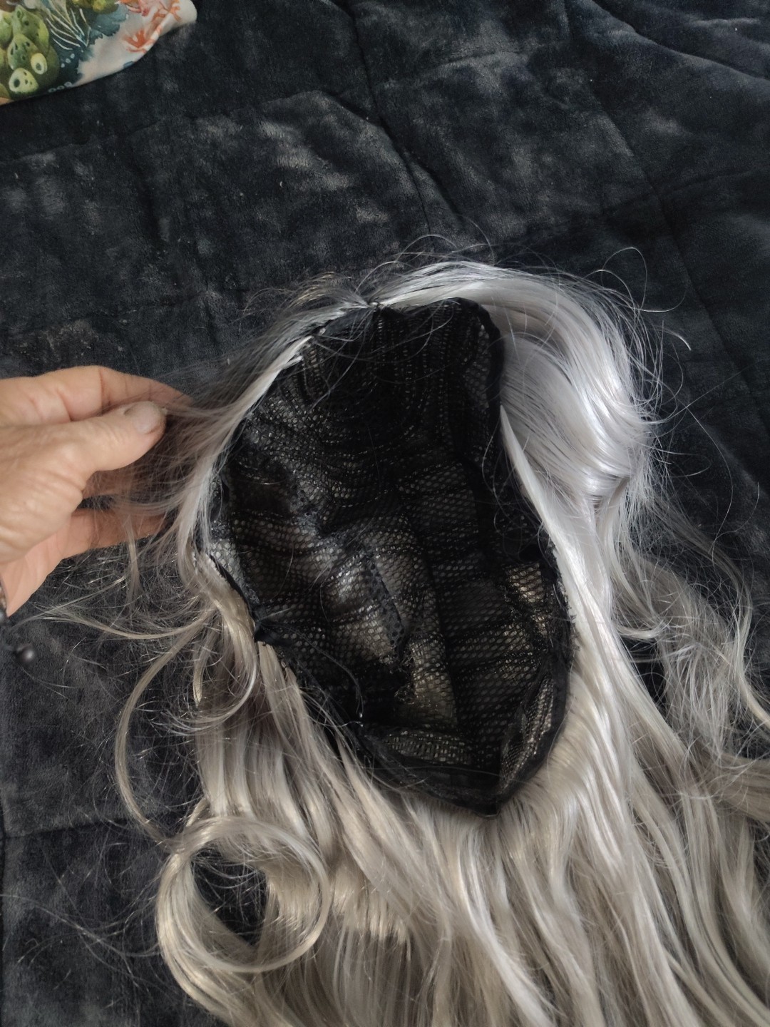 New Ombre Silver Long Gray Wig Middle Part Wavy Cosplay Wig Synthetic Women 22″