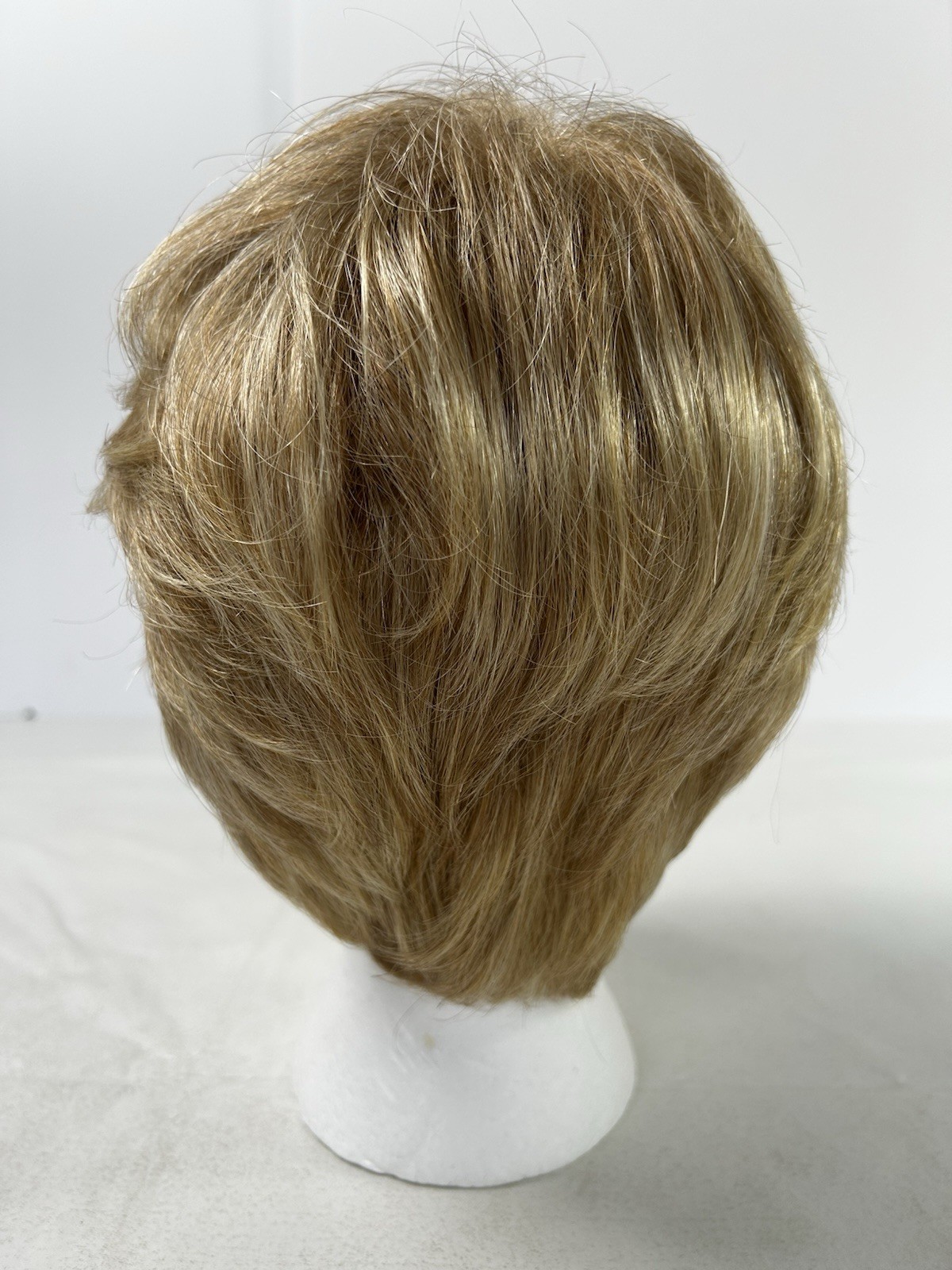 Raquel Welch Signature Collection Synthetic Wig Light Brown Blond Highlights