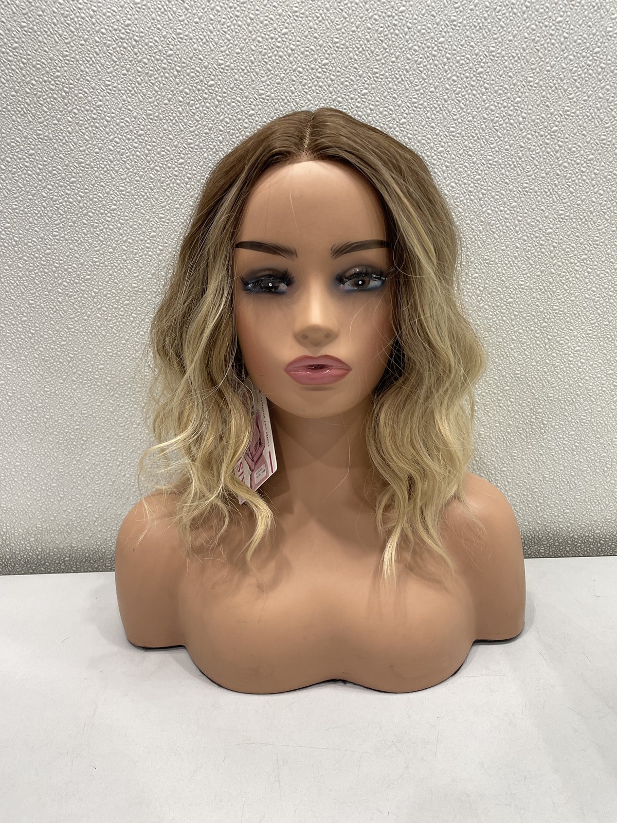 Aisi Ombre Blonde Synthetic Heat-Resistant Fiber Bob Wig, 14″