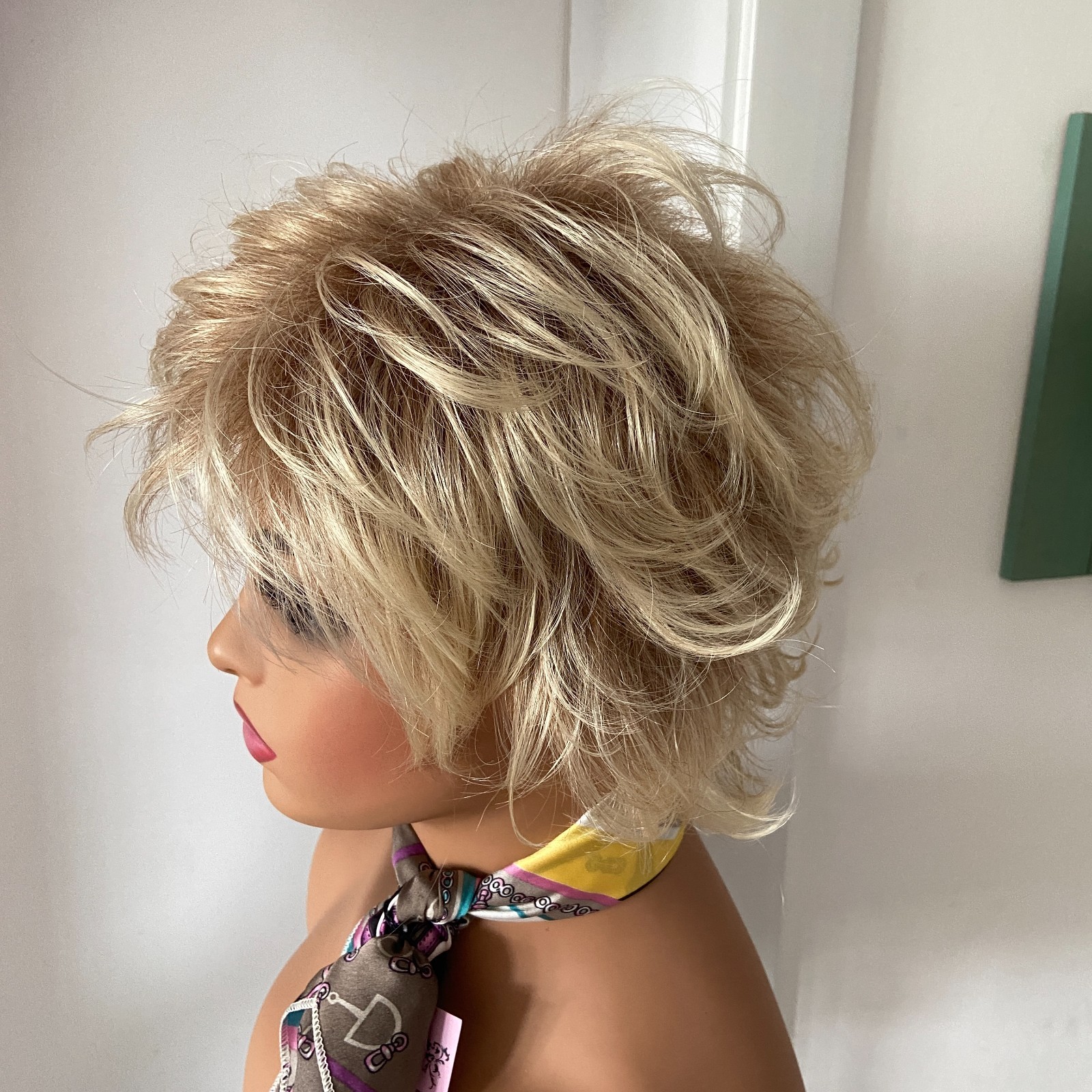 Short Layered Wavy Hairstyle Rooted Blonde Mix Synthetic Wigs Women Natural Soft