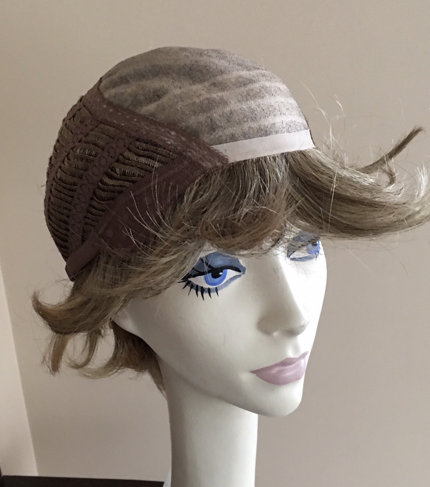 NWT! JACQUELYN Wig ELURA Synthetic FANTASY 118 BLONDE Mix Monofilament Top