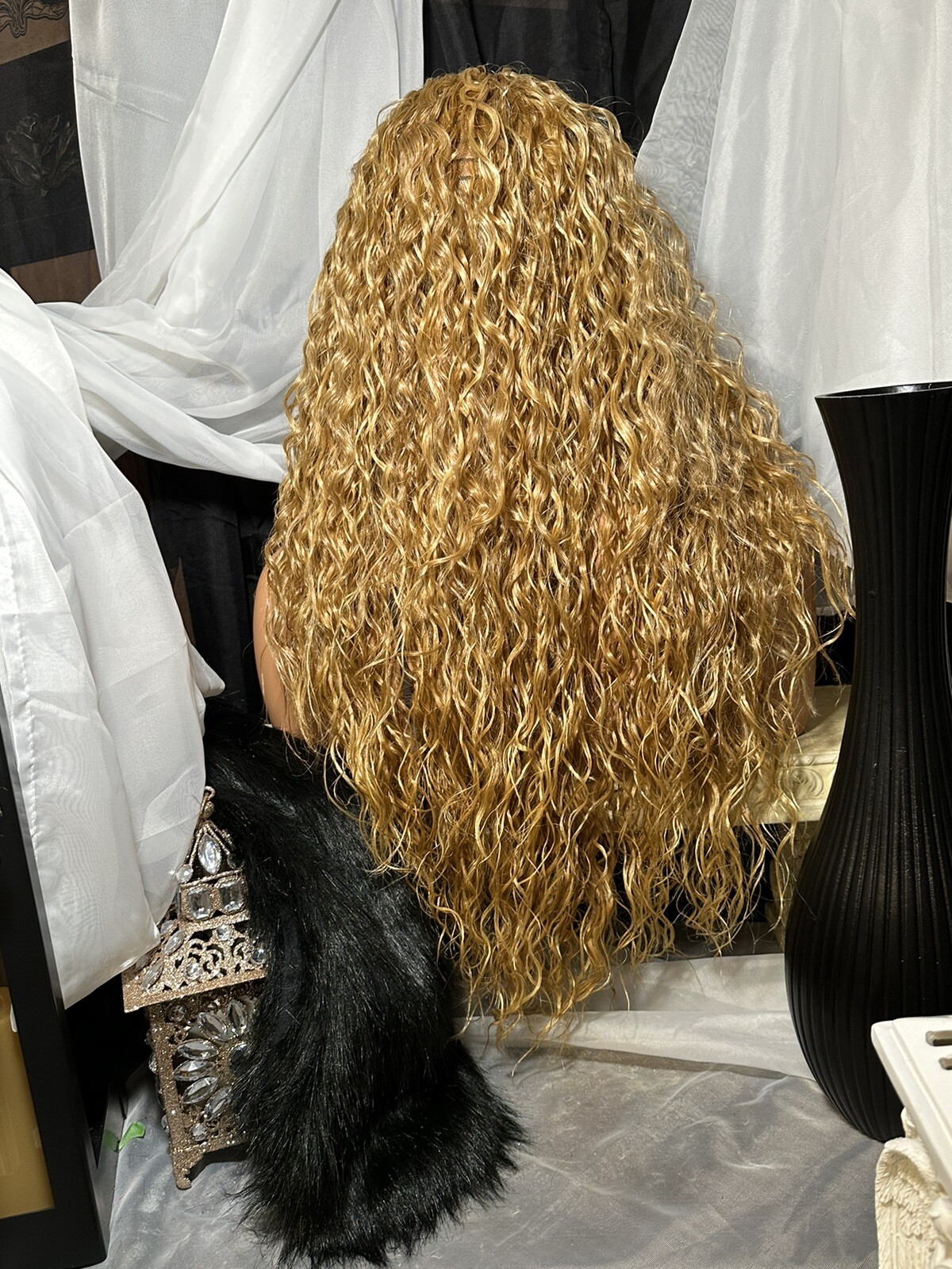 STUNNING! 30”CURLY, BLONDE MIX, LACE FRONT W/ MIDDLE PART, WIG💋