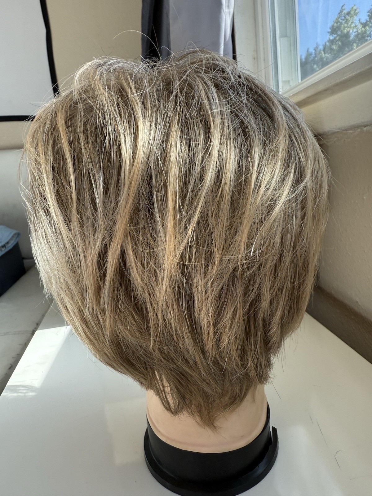 Tony of Beverly Short Layered Synthetic Wig Multi-Tonal Blonde Pre-Owned Japan