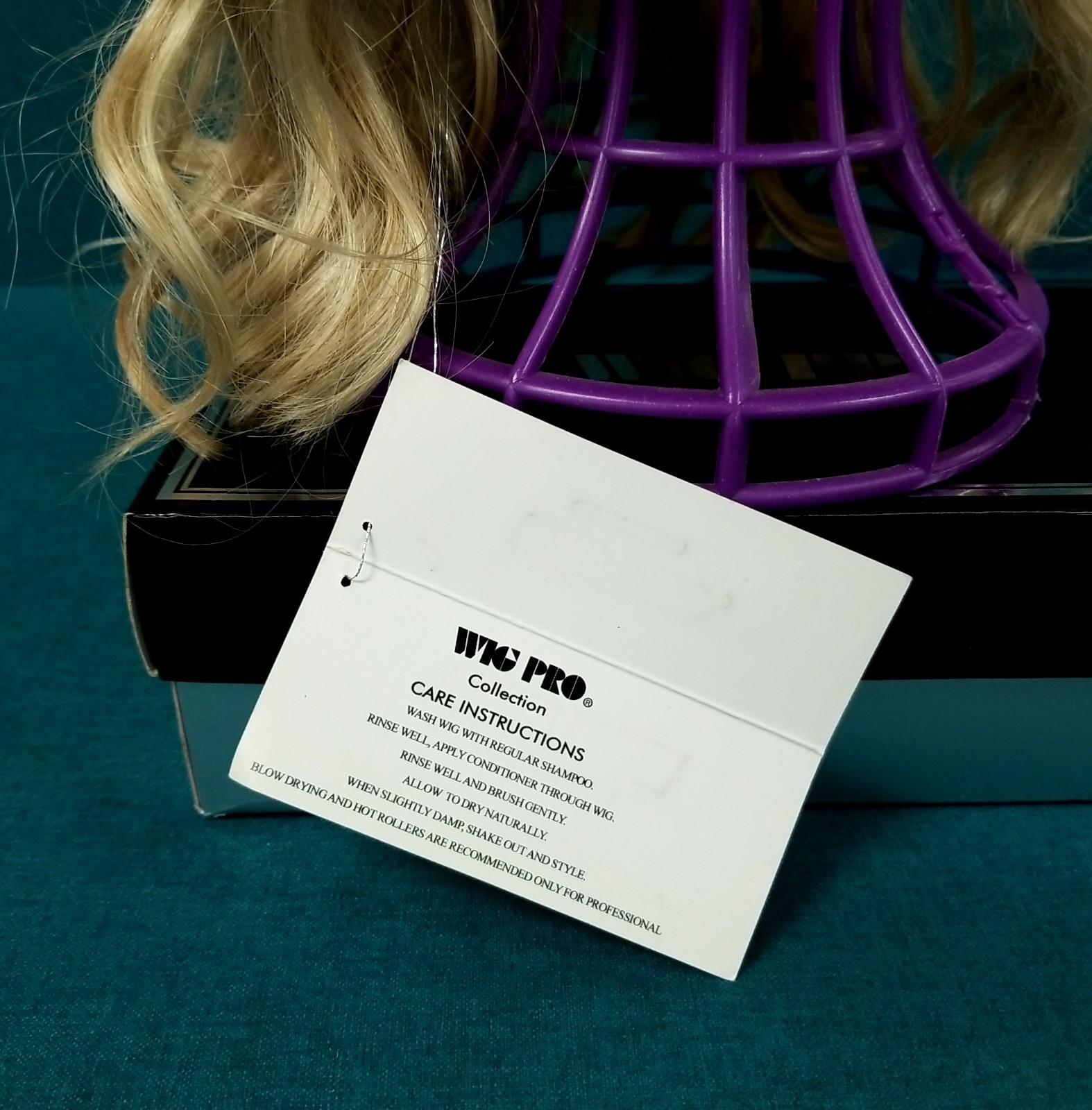 EUC – WIG PRO Collection Platinum Blonde Joy Style Wig In Box Mod Acrylic