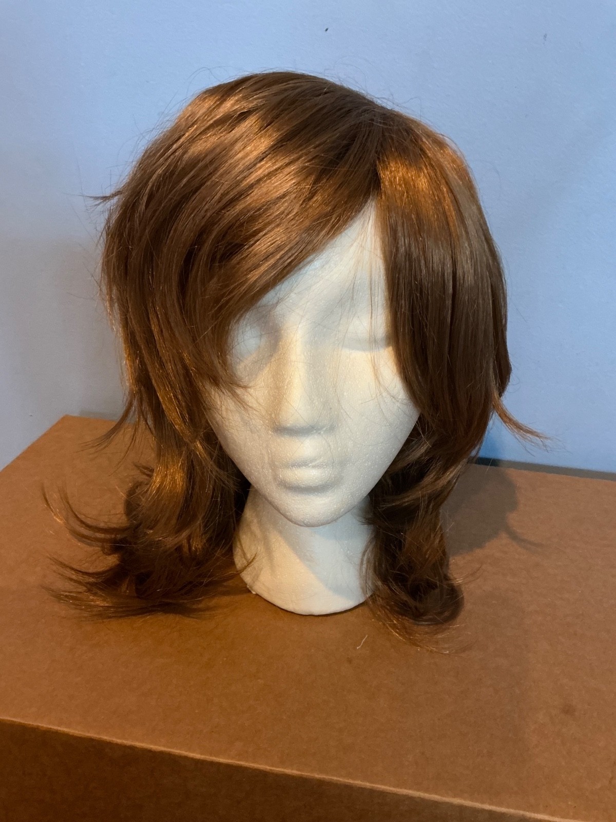 NIP Mona Lisa Medium Synthetic Wig Style Kendall / Color 27