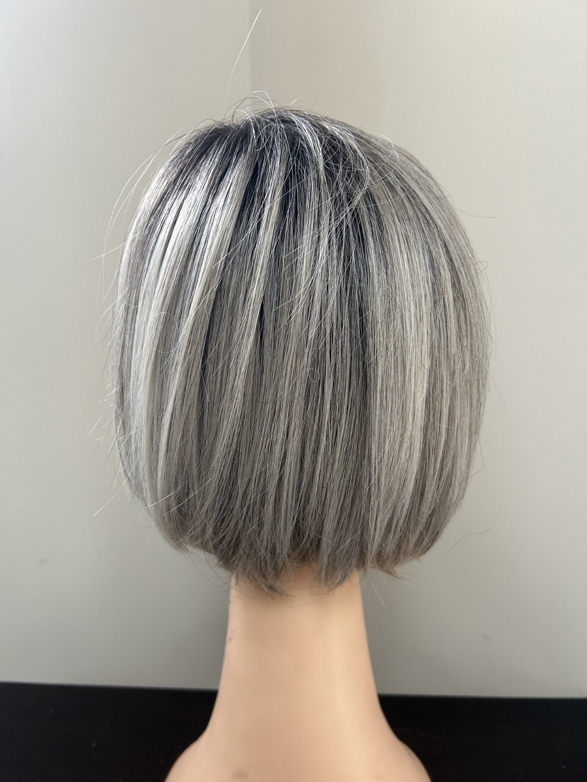 Belle Tress Bellisima HF Synthetic Lace Front Hand Tied Wig – Chrome – Excellent