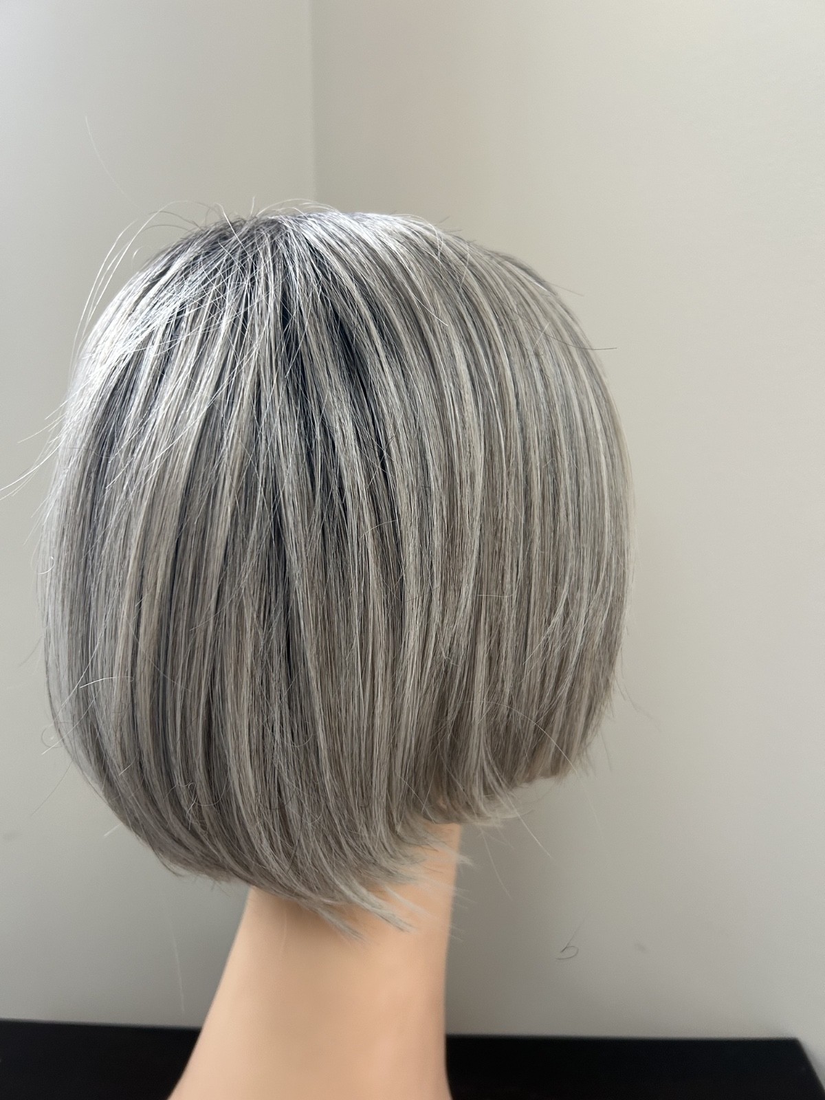 Belle Tress Bellisima HF Synthetic Lace Front Hand Tied Wig – Chrome – Excellent