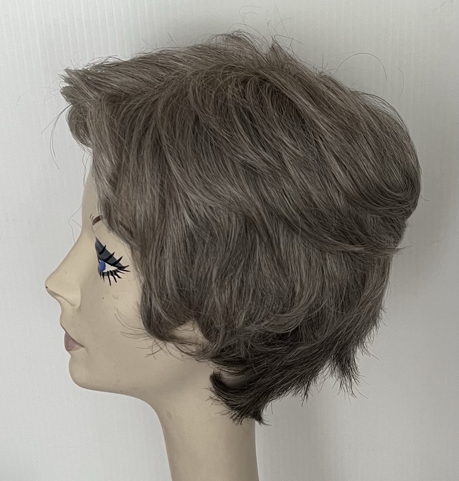 NWT! JACQUELYN Wig ELURA Synthetic TIC TAC 92 Short Layered 3-tone Gray