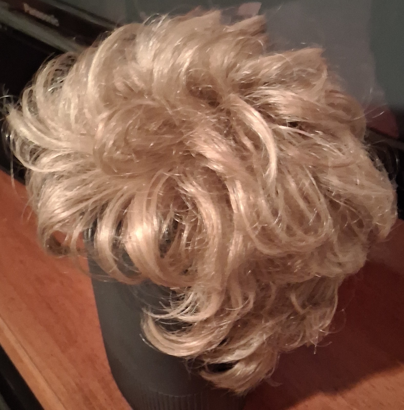 Rene Of Paris ~ Women’s Wig ~ Creamy Toffee ~ Synthetic Hair Pre-Owned