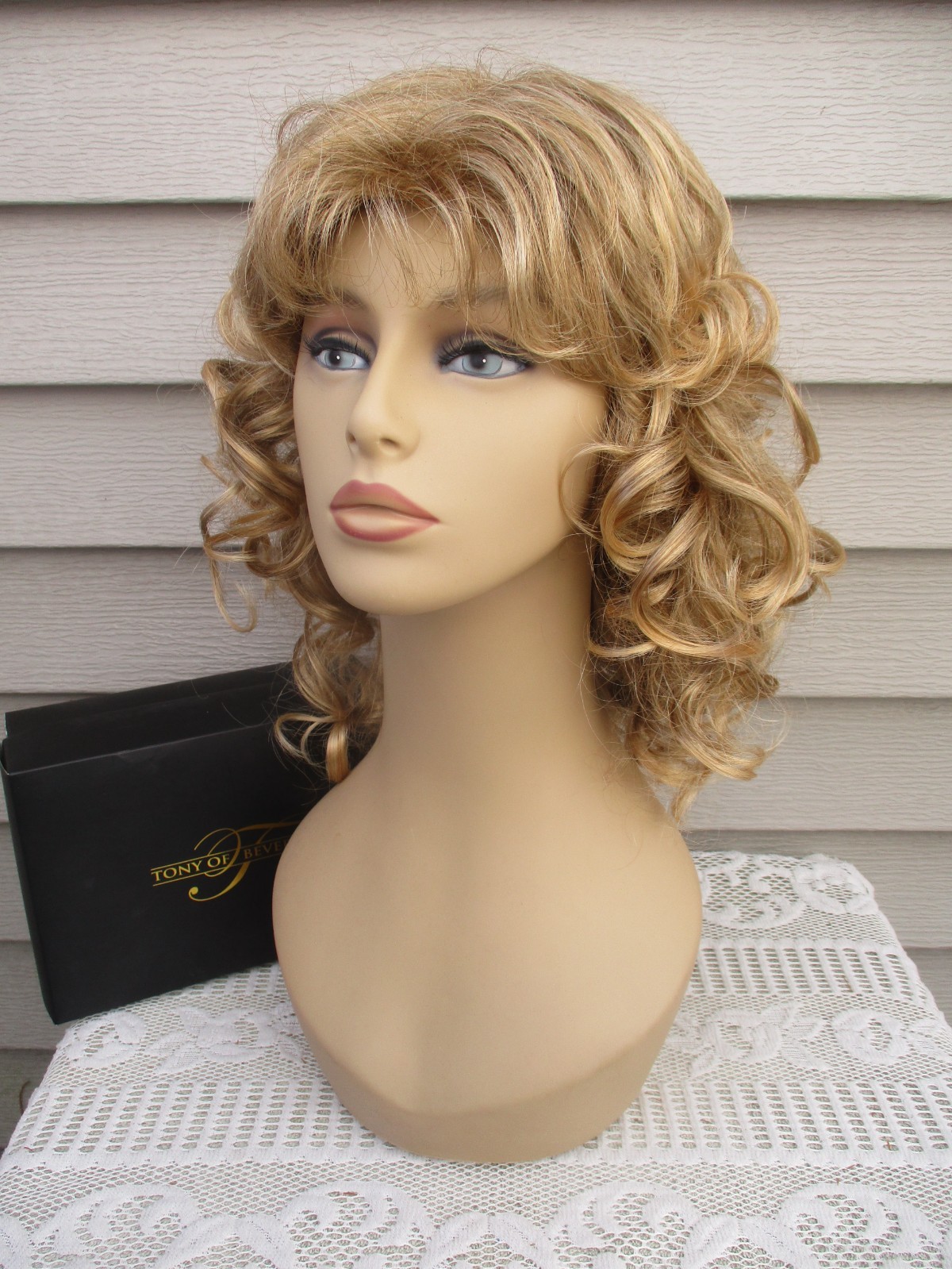 Tony of Beverly Wig MANHATTAN Color MALIBU BLONDE Curly Style UNWORN ?