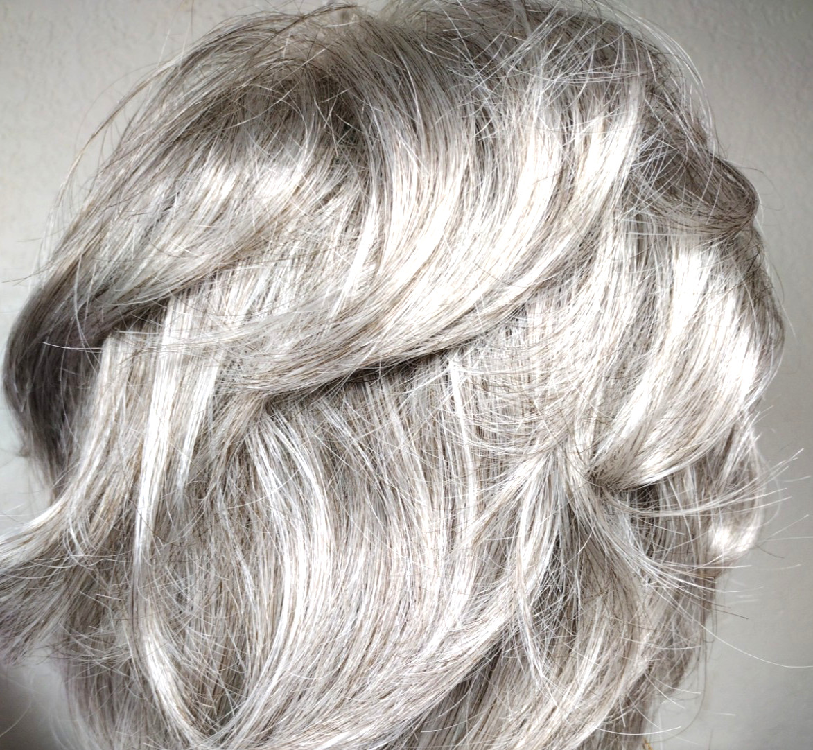 Paula Young Wig Silver “Beth” Easy-Care Synthetic Materials Made in Japan w Tags