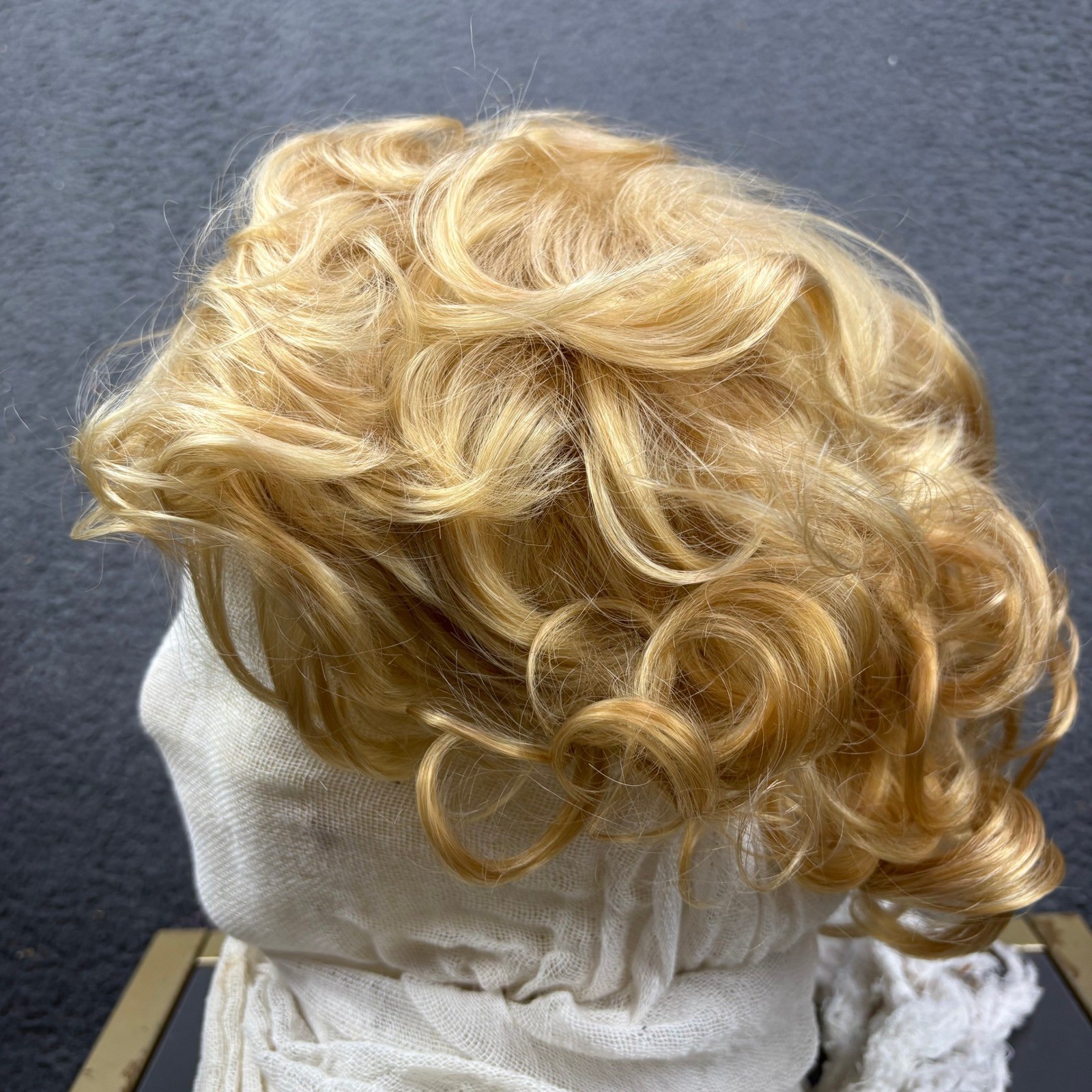 Short Curly Blonde Synthetic Wig Average Cap Size 21.5-22.5 Inch Golden Blonde
