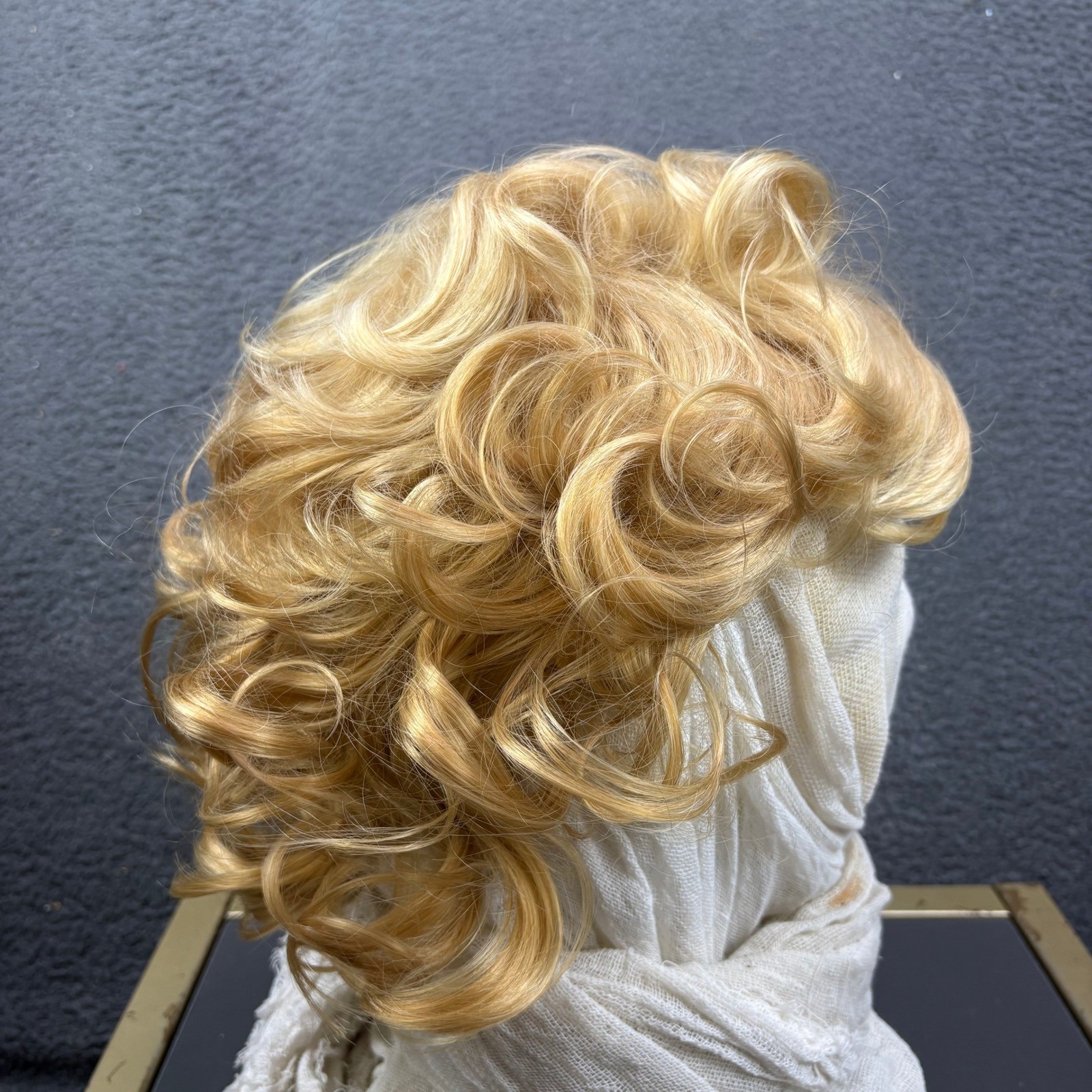 Short Curly Blonde Synthetic Wig Average Cap Size 21.5-22.5 Inch Golden Blonde