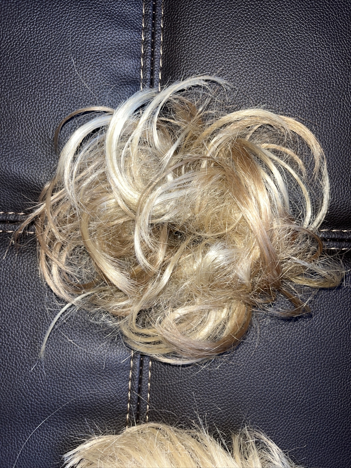 4 PIECE BLOND HAIR ACCESSORIES SCRUNCHIES PONYTAIL BRAID BUNS EXTENTION CLIP