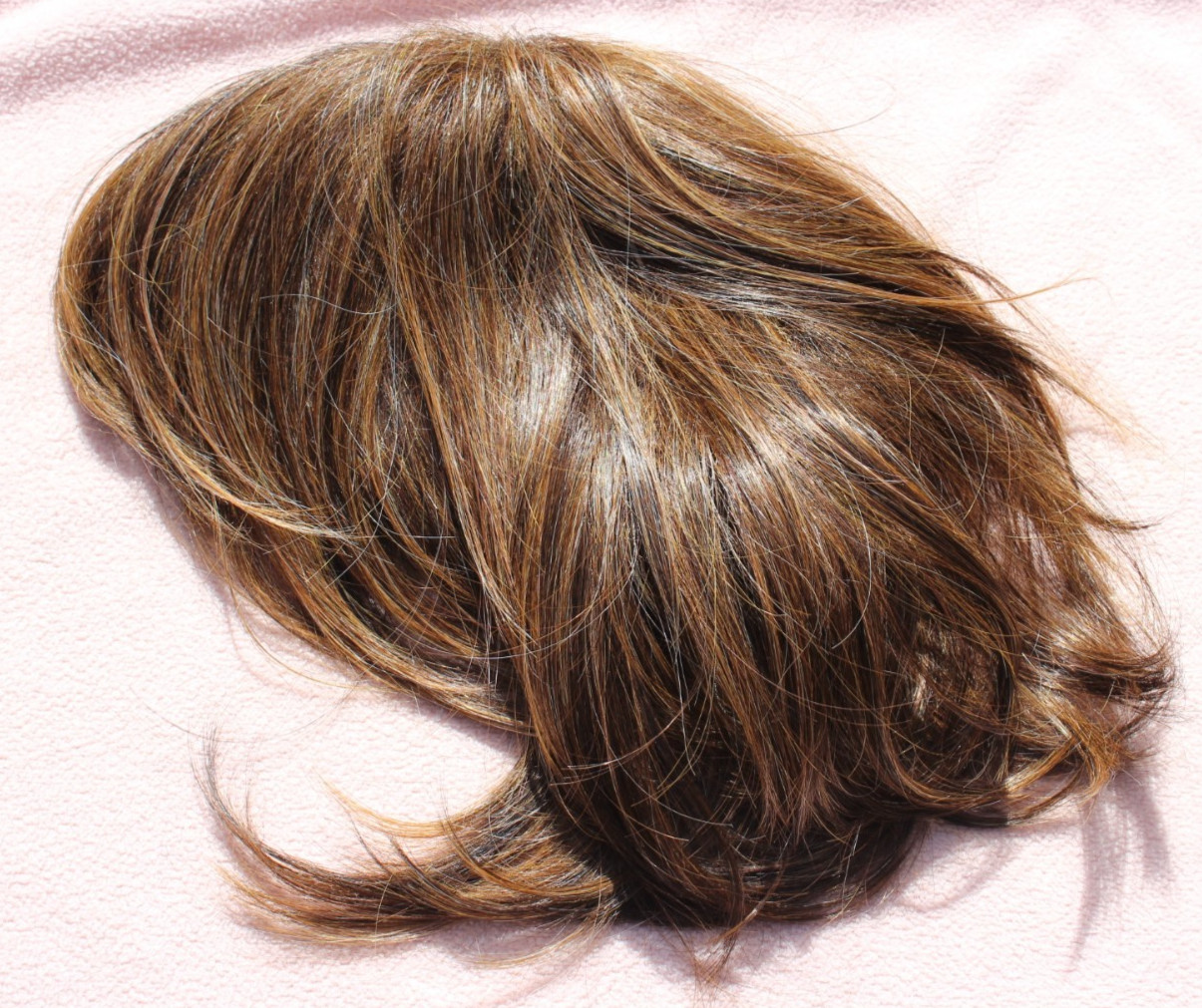 Hairdo Layered Love Mid Length Cut Wig Med Brn/Ginger Unused in Box w/care guide