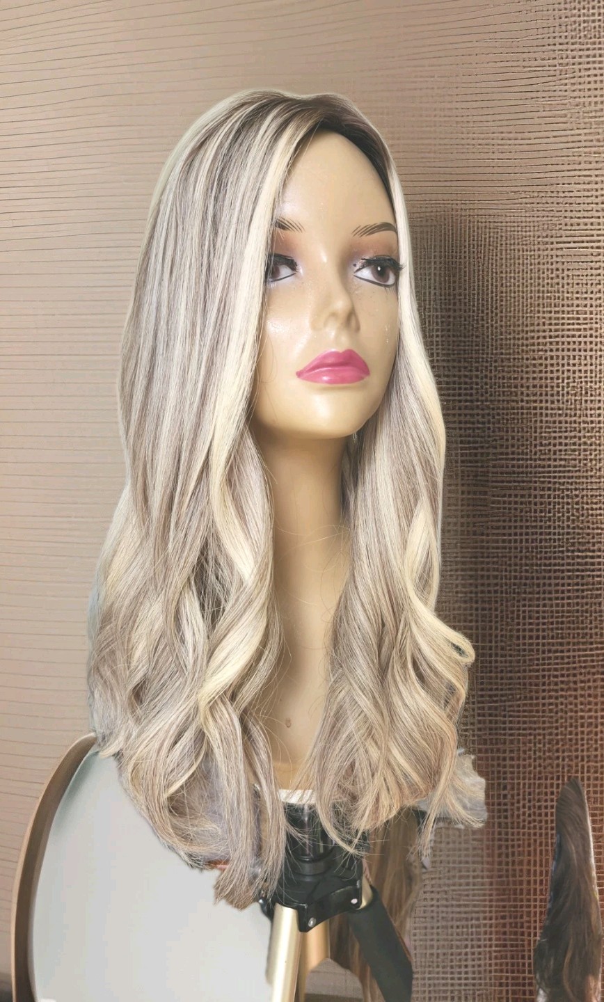 100% HUMAN HAIR 22” PLATINUM BLONDE DIMENSIONS TOPPER SILKTOP 8”X8” FREE PARTING