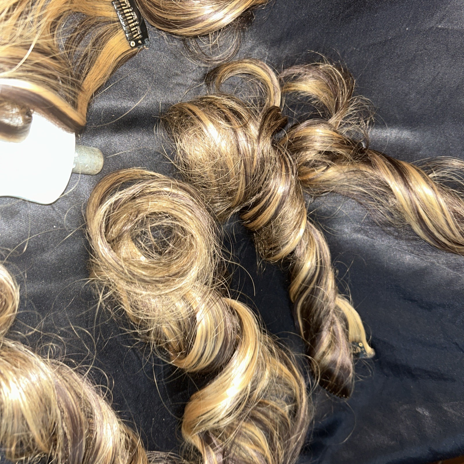 Lot Clip In Hair Extensions Brunette Blonde Streaks 24” Long 5 Clip In Pieces