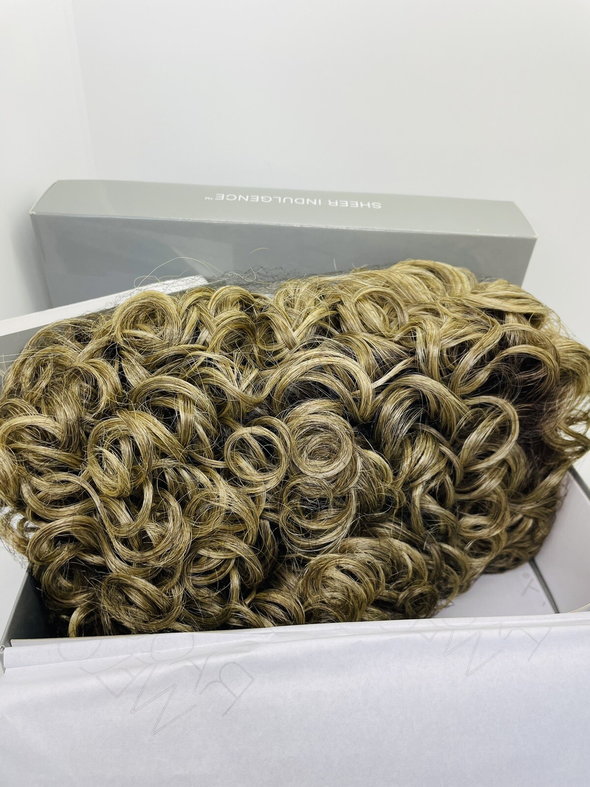 Click Flash Curly Chin Length Wig, Average Size Cap, RL10/22SS Iced Cappuccino
